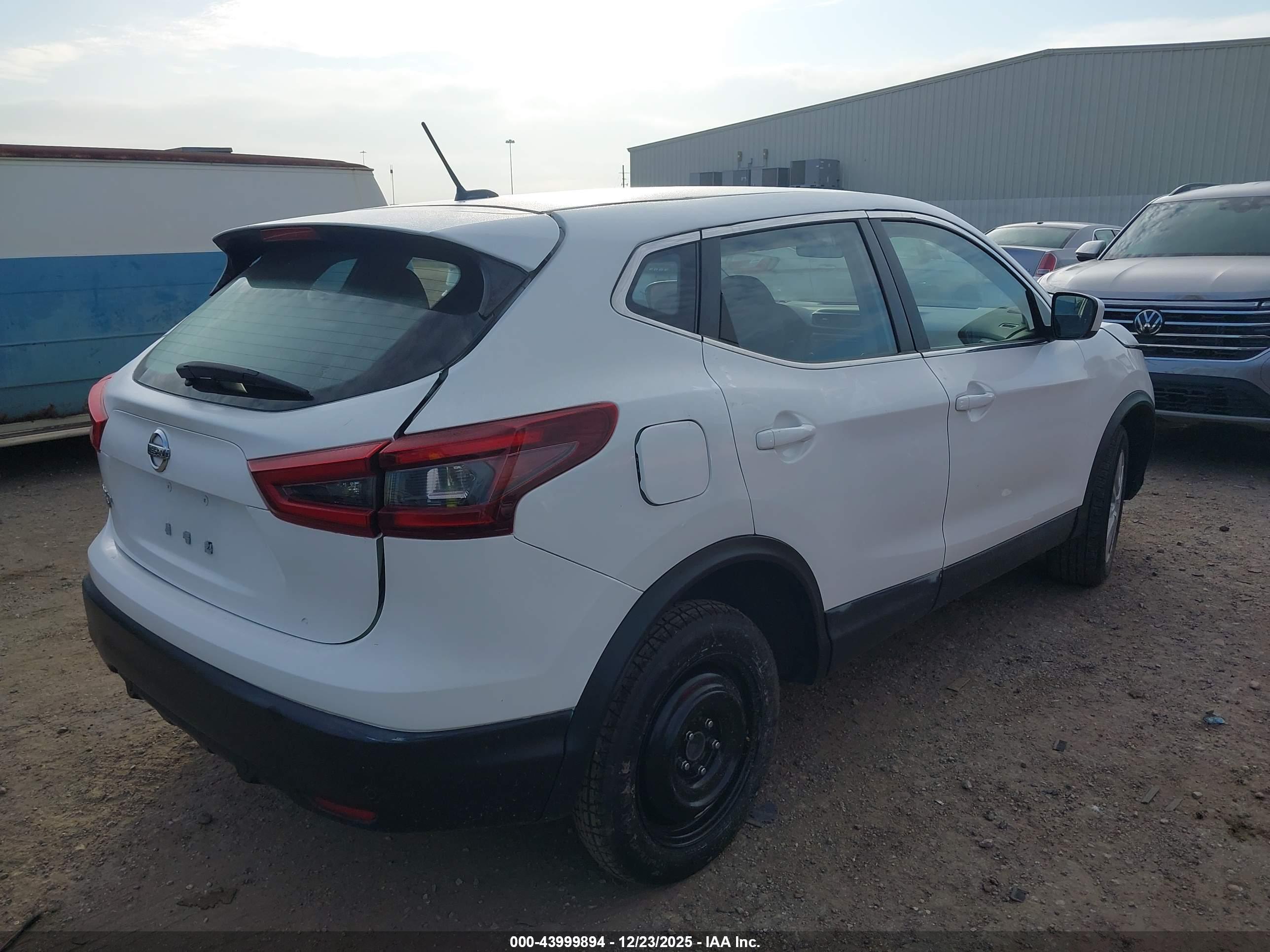 NISSAN ROGUE image 4