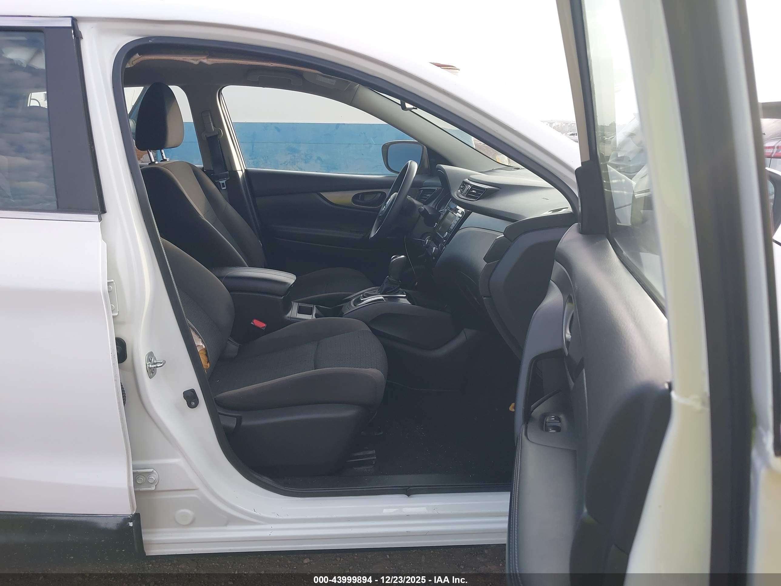 NISSAN ROGUE image 5