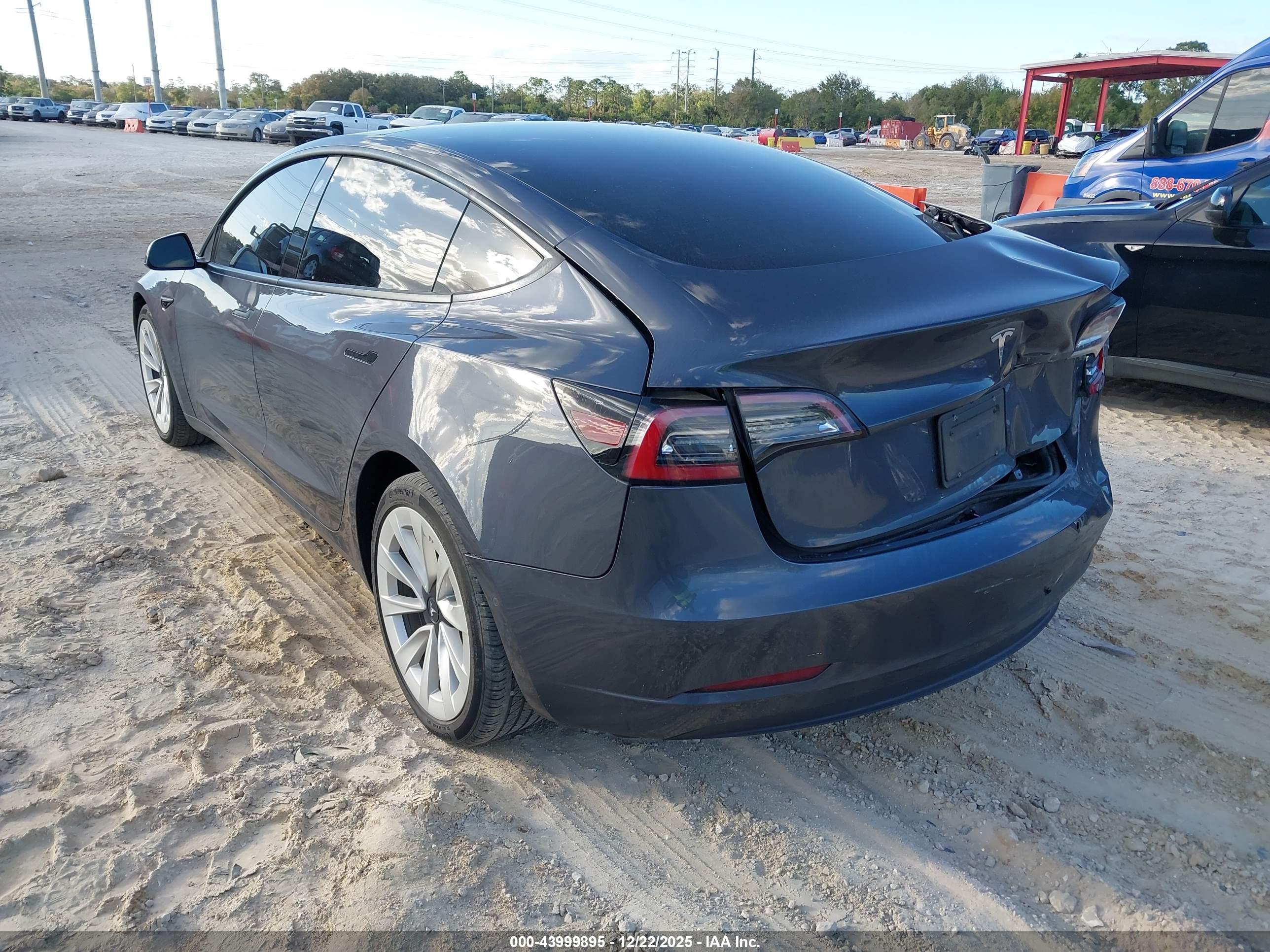 TESLA MODEL image 3