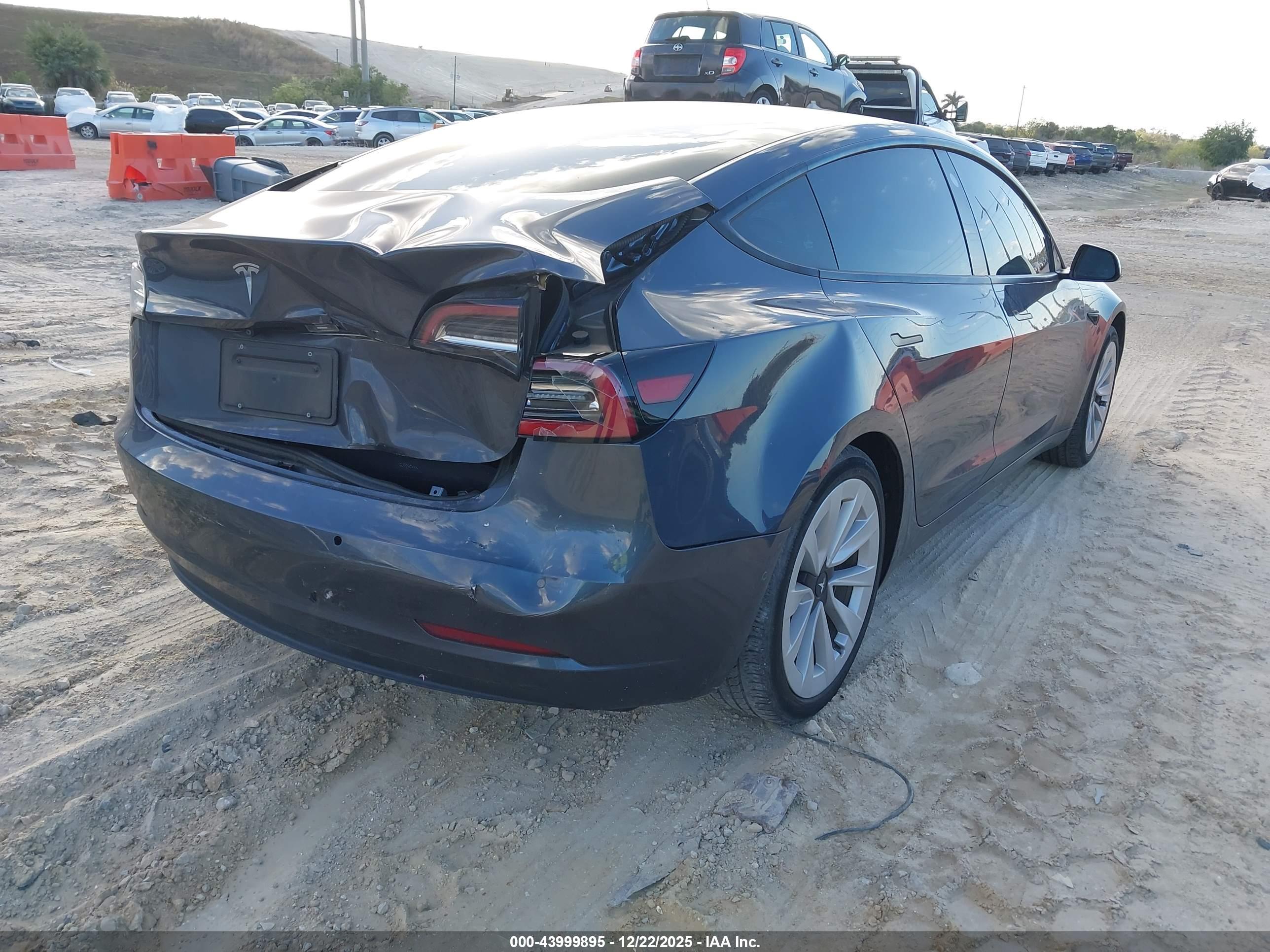 TESLA MODEL image 4
