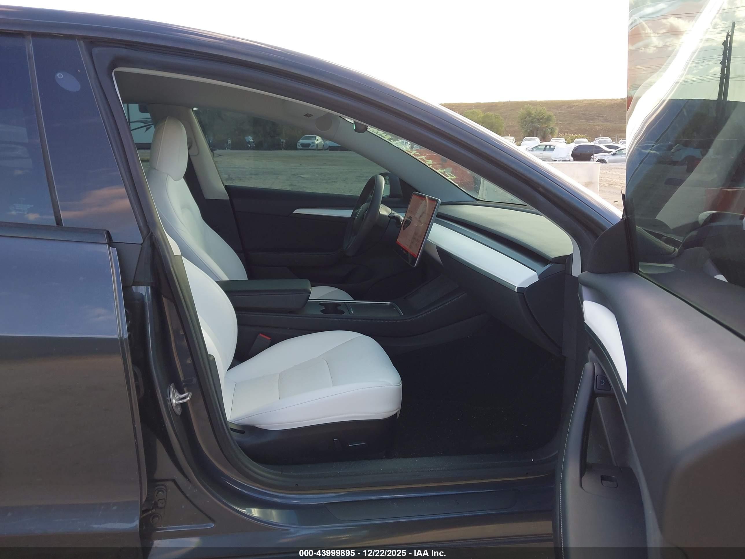 TESLA MODEL image 5