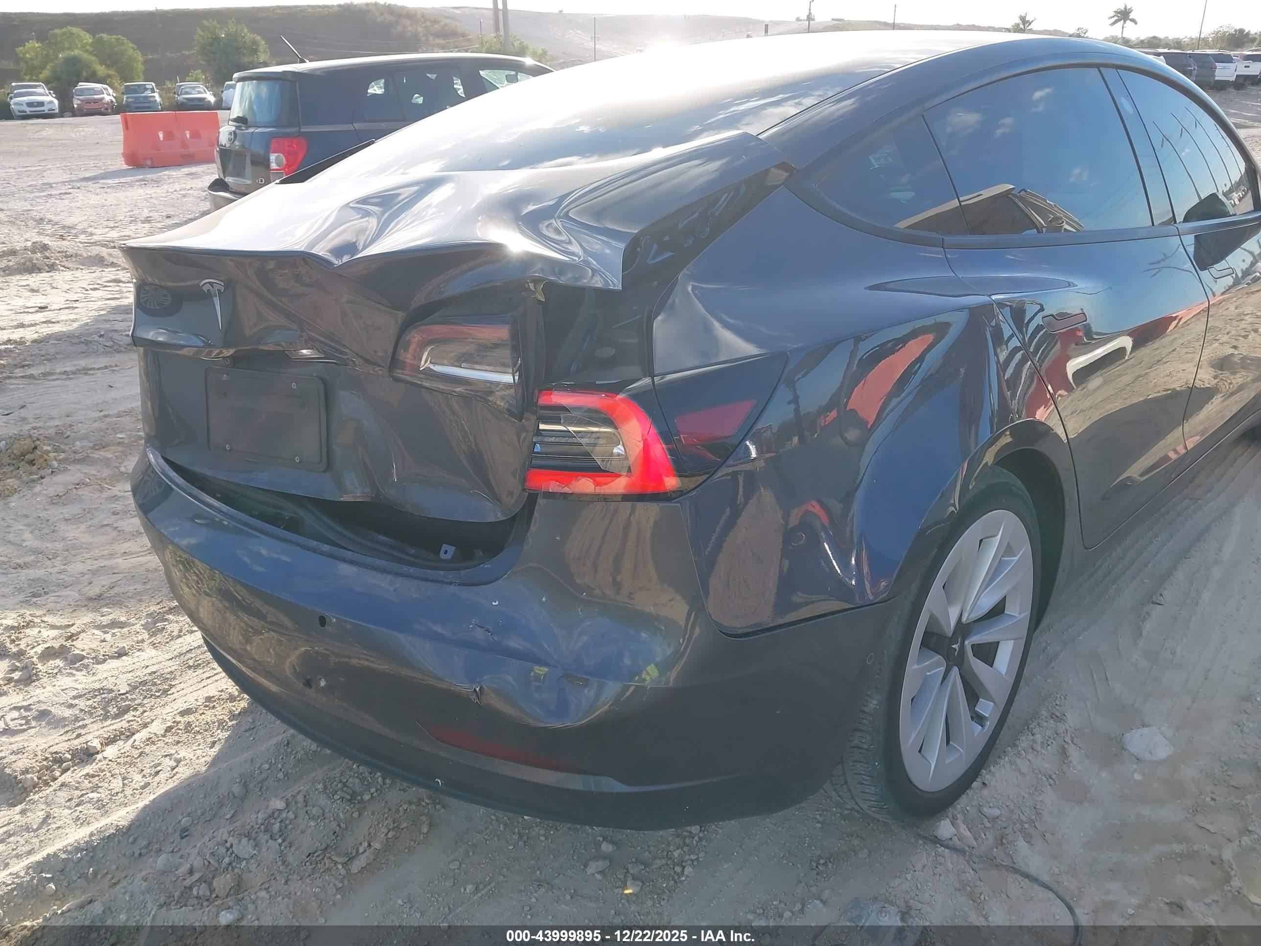 TESLA MODEL image 6