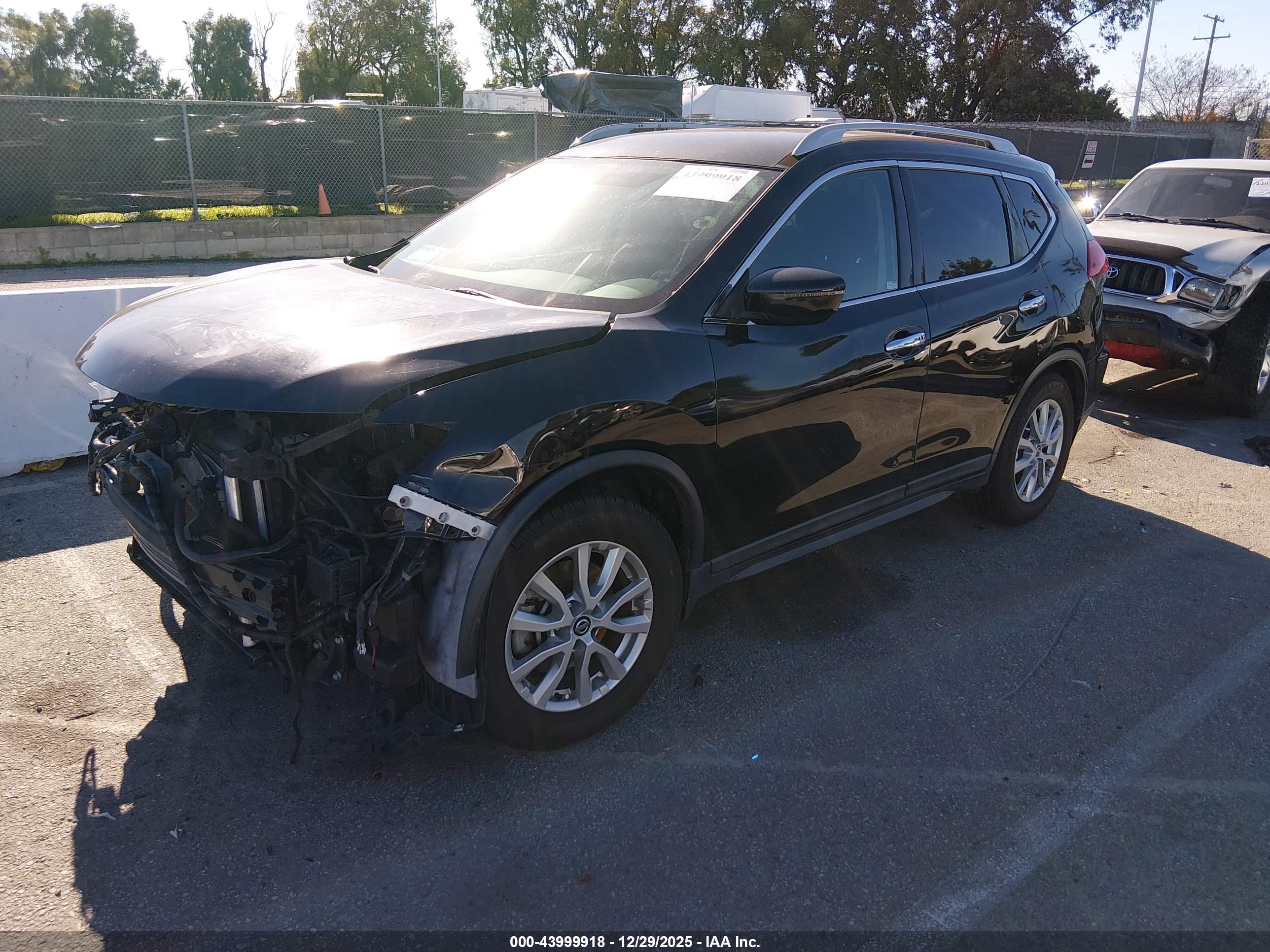 NISSAN ROGUE image 2