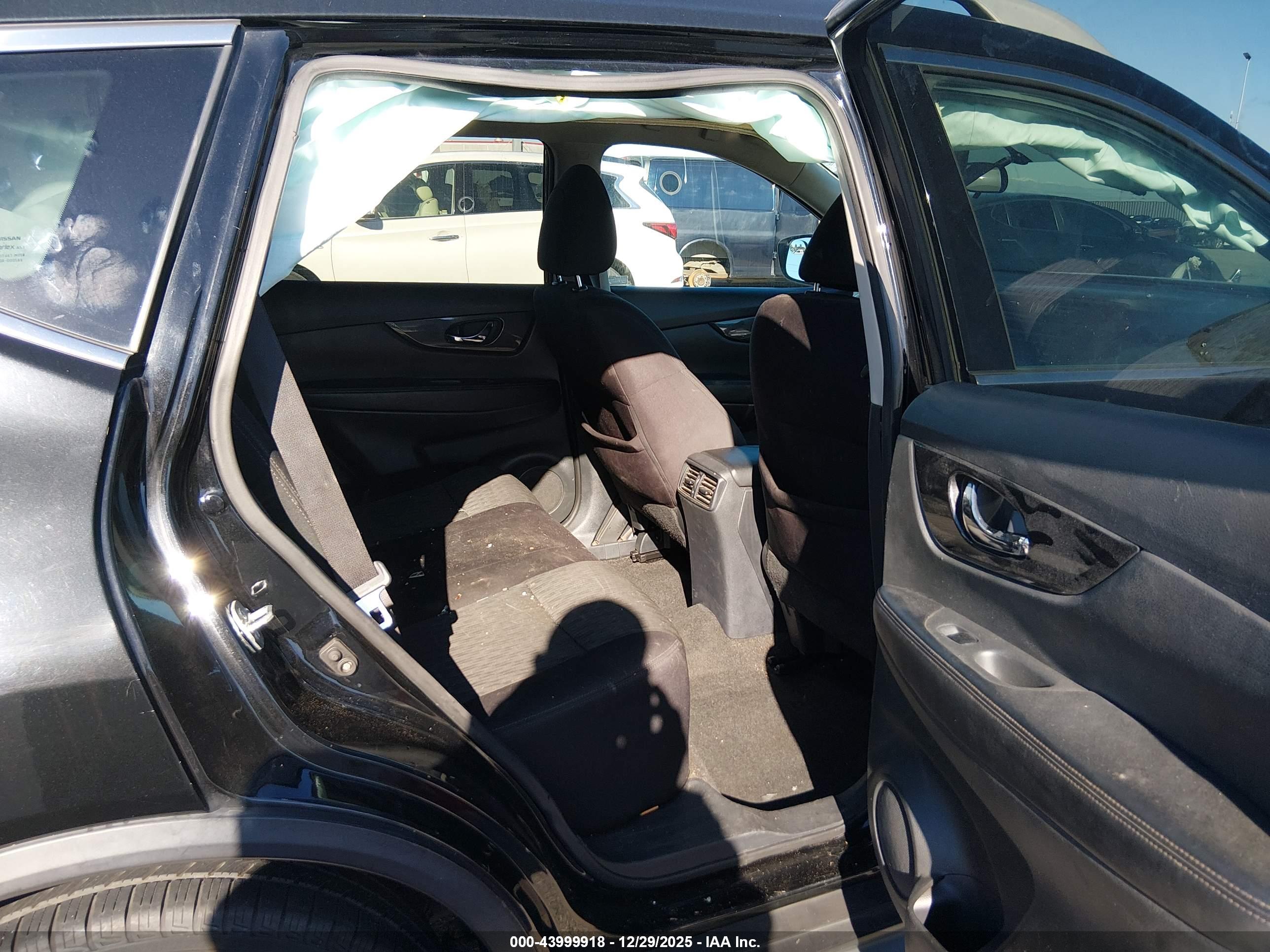 NISSAN ROGUE image 8