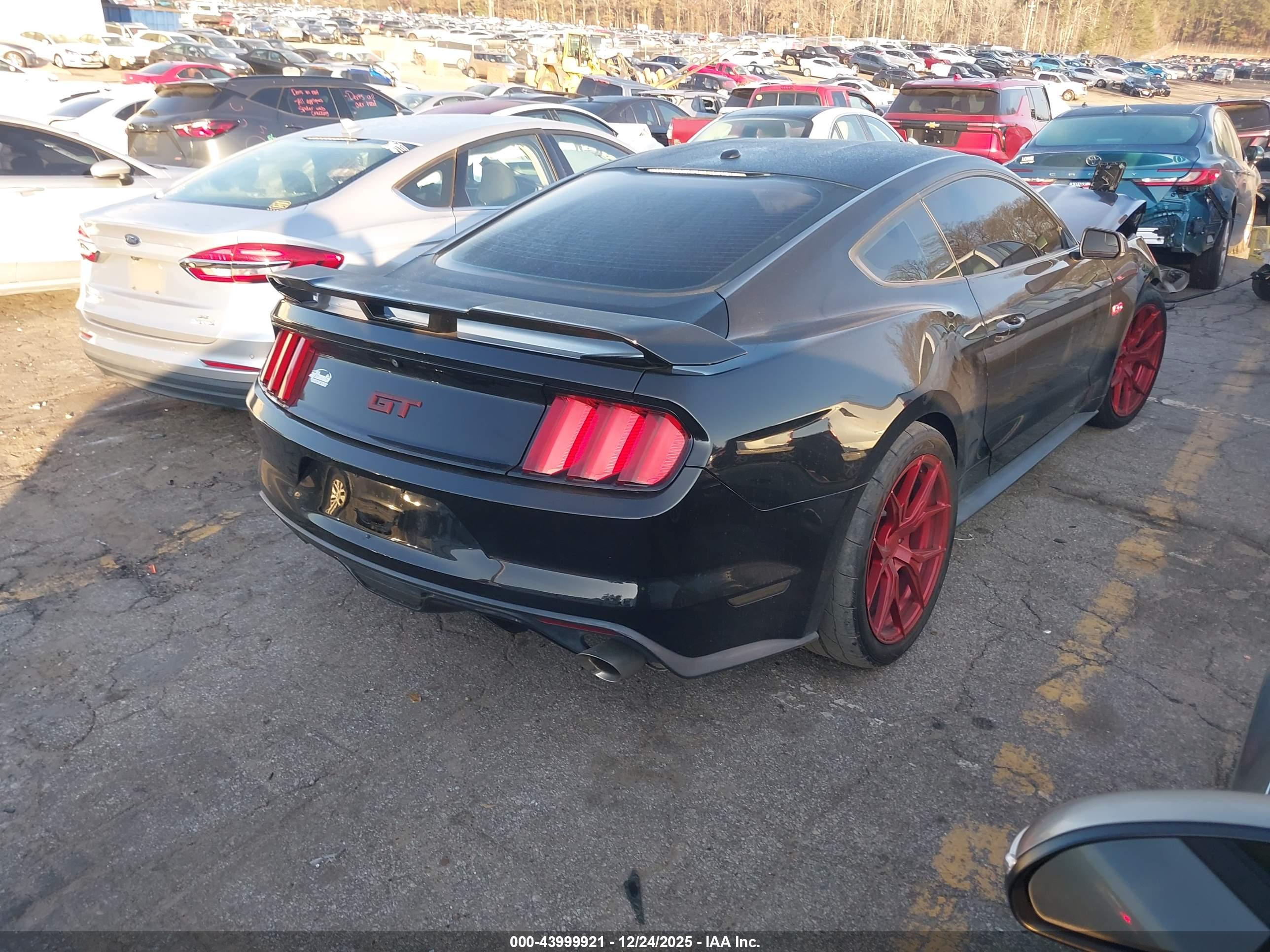 FORD MUSTANG image 4