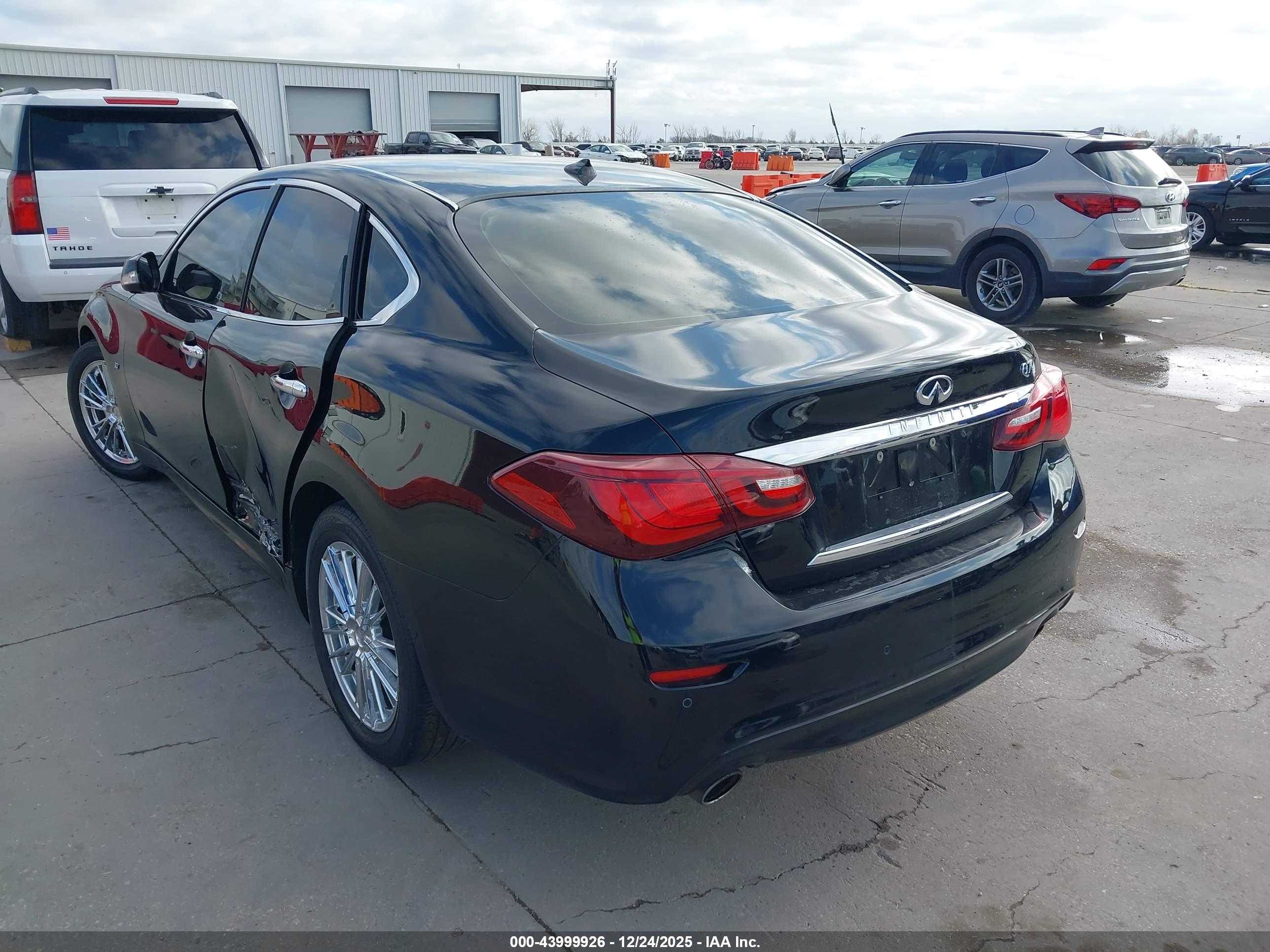 INFINITI Q70 image 3
