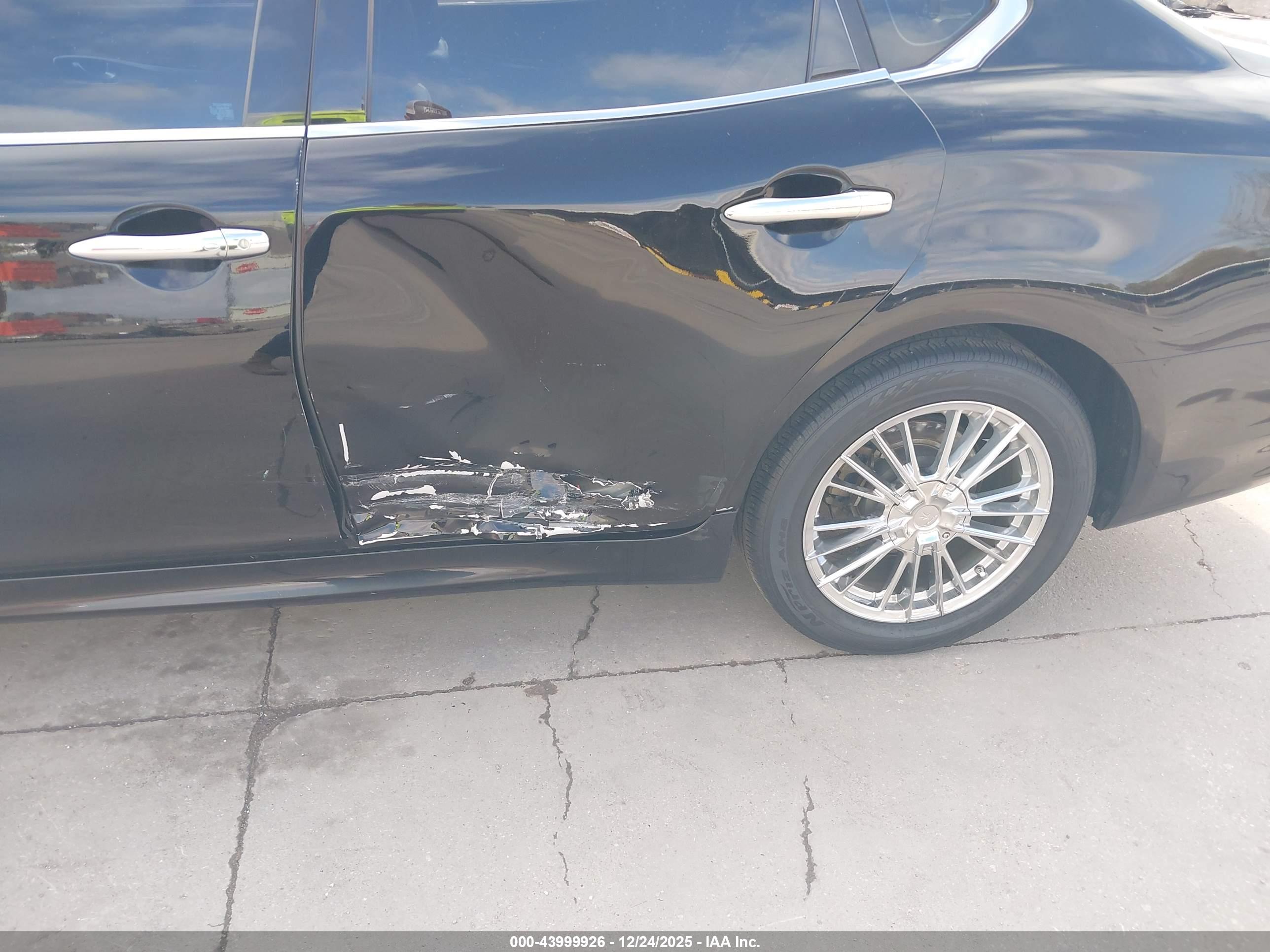 INFINITI Q70 image 6