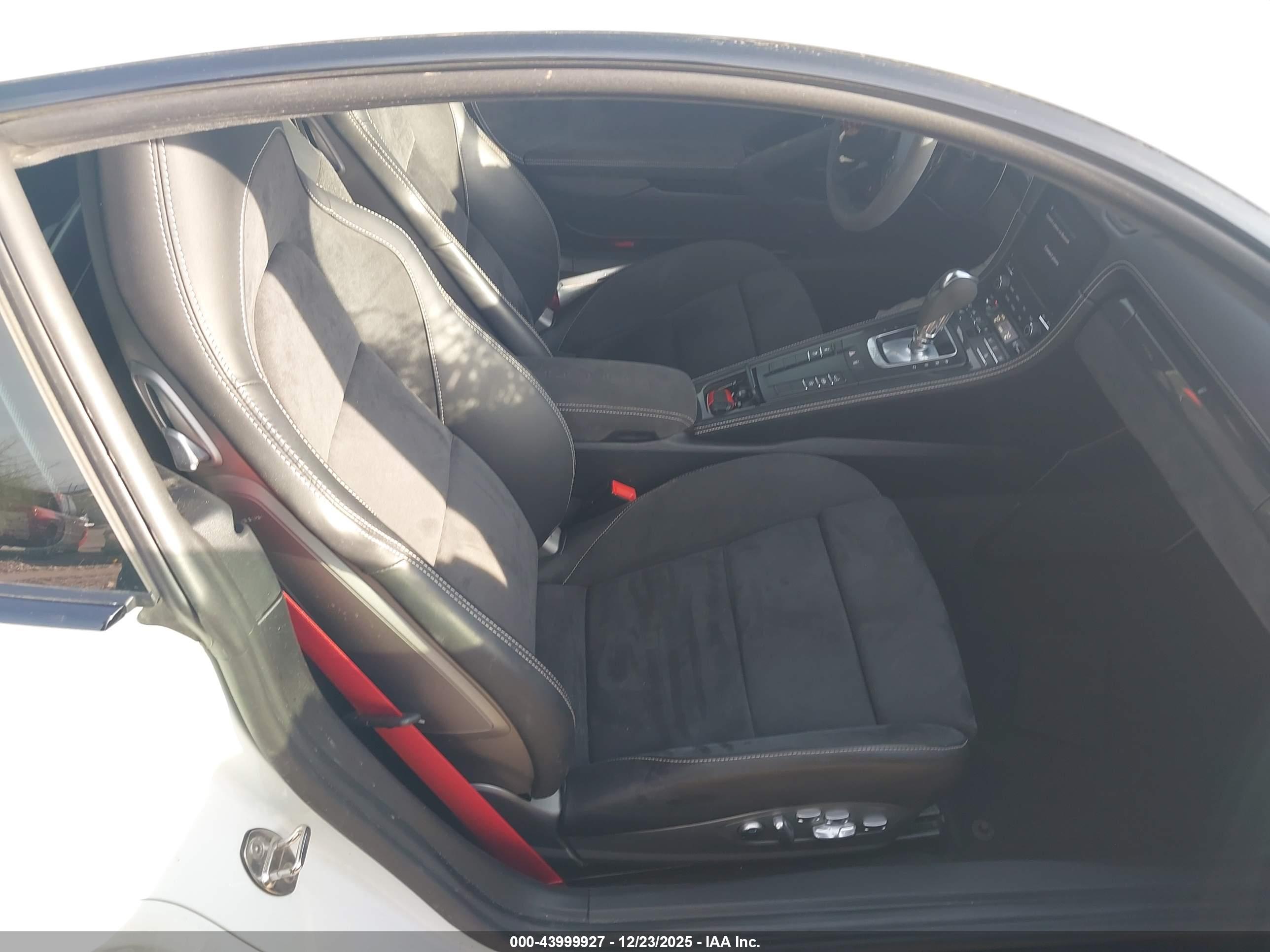 PORSCHE 718 image 8