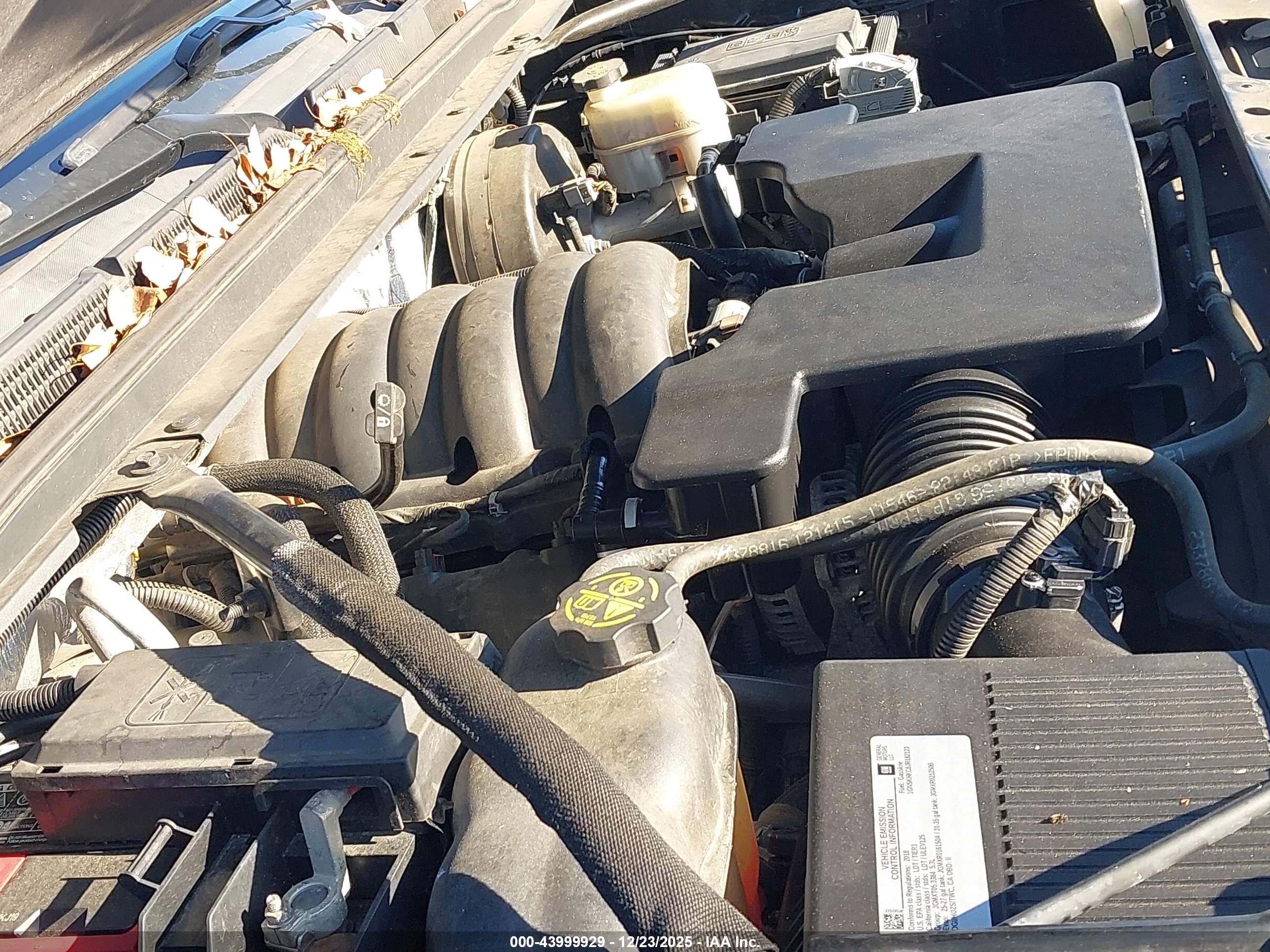 CHEVROLET SUBURBAN image 10