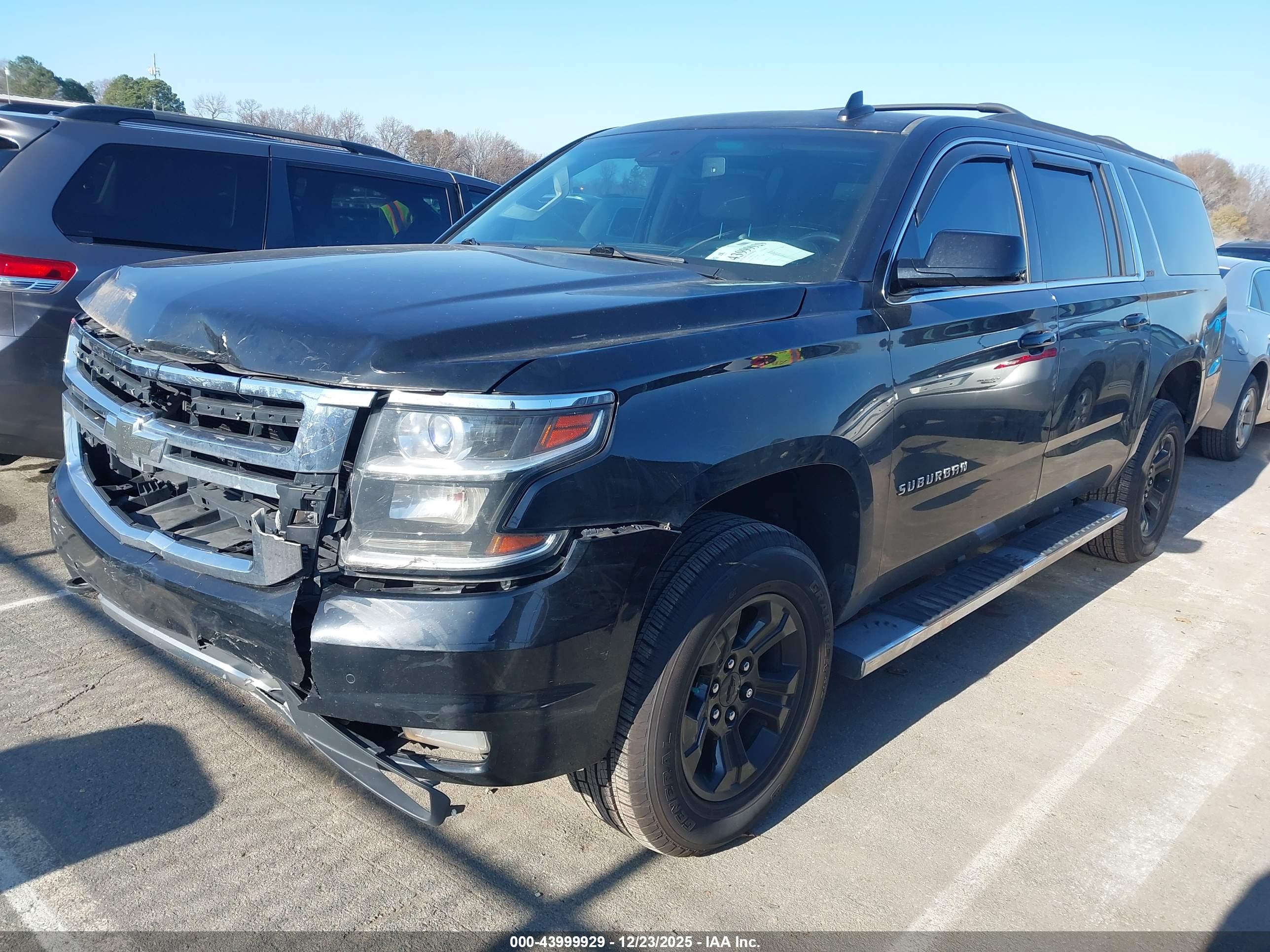 CHEVROLET SUBURBAN image 2