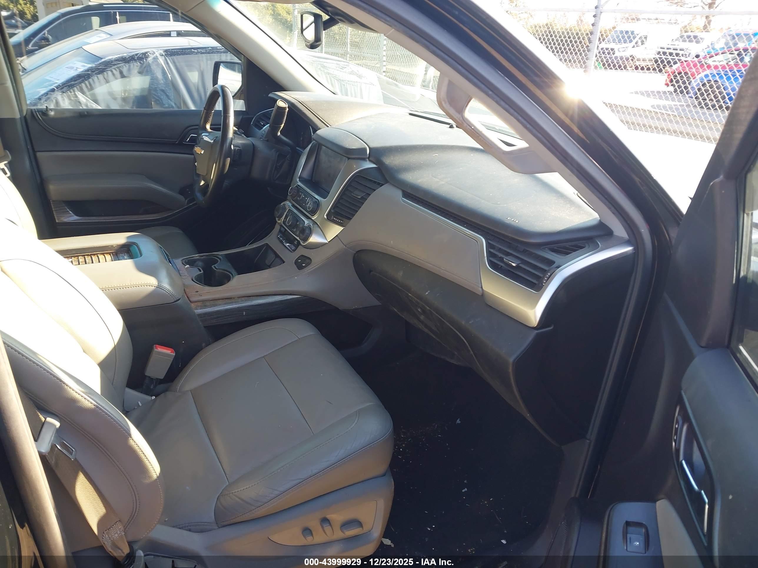 CHEVROLET SUBURBAN image 5