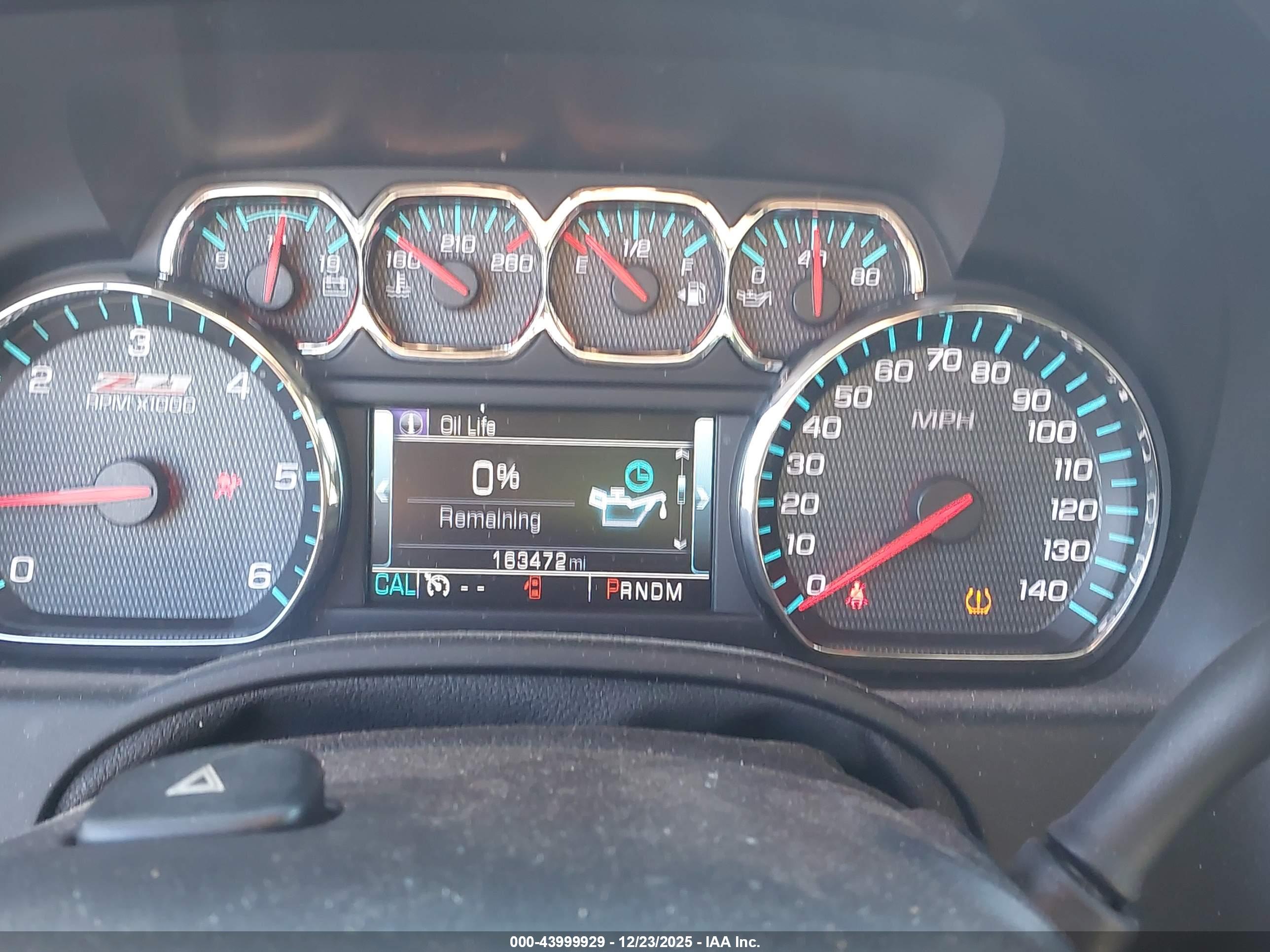 CHEVROLET SUBURBAN image 7