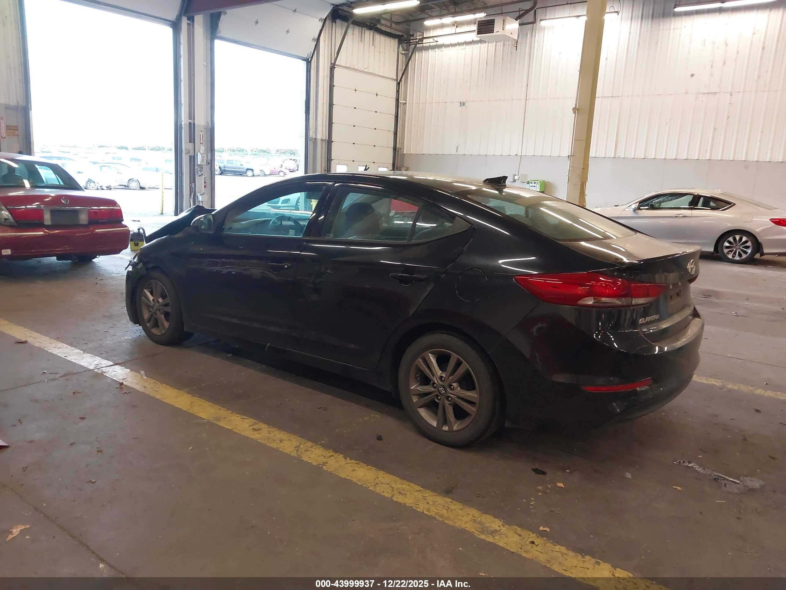 HYUNDAI ELANTRA image 3