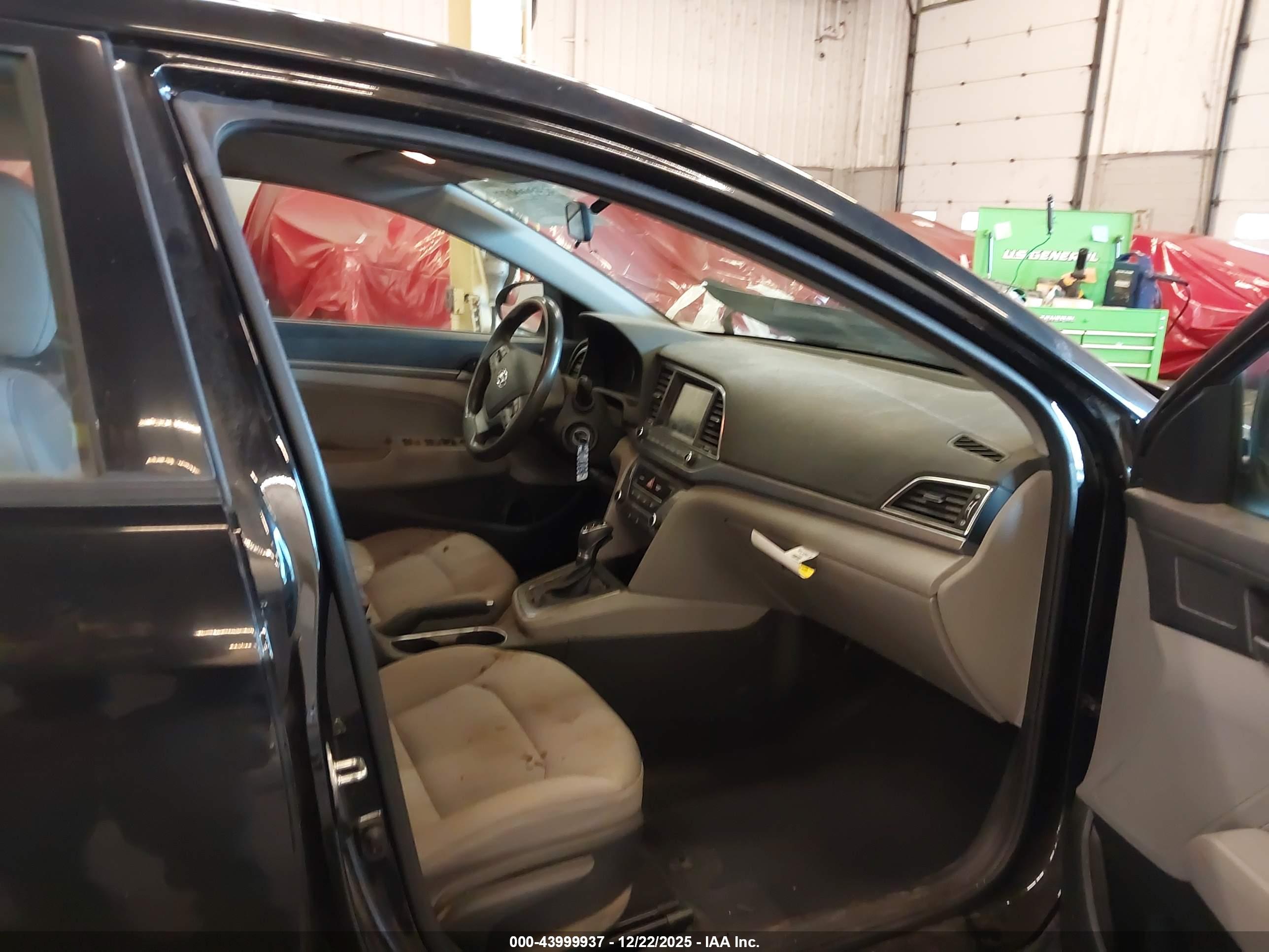 HYUNDAI ELANTRA image 5