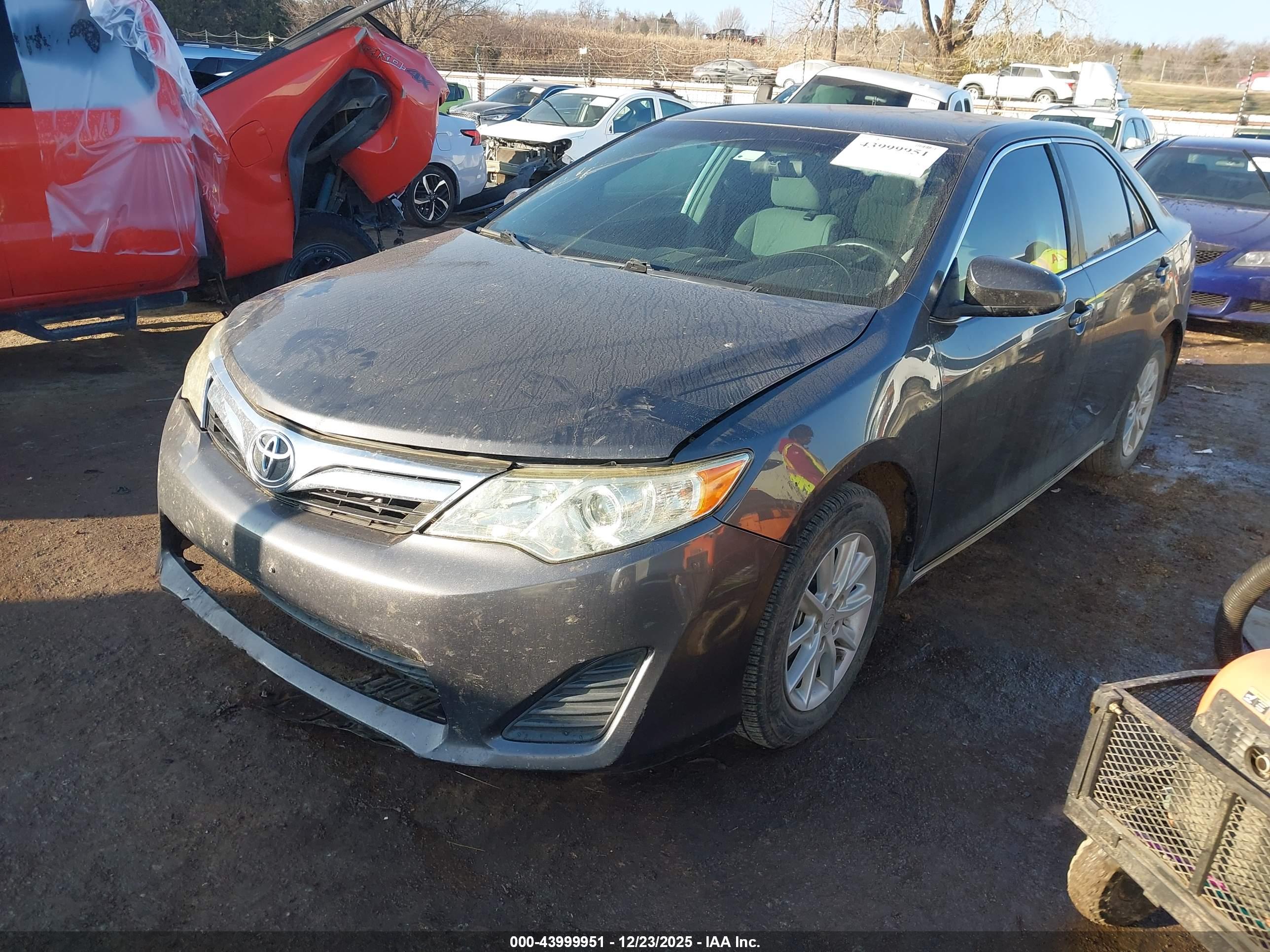 TOYOTA CAMRY image 2
