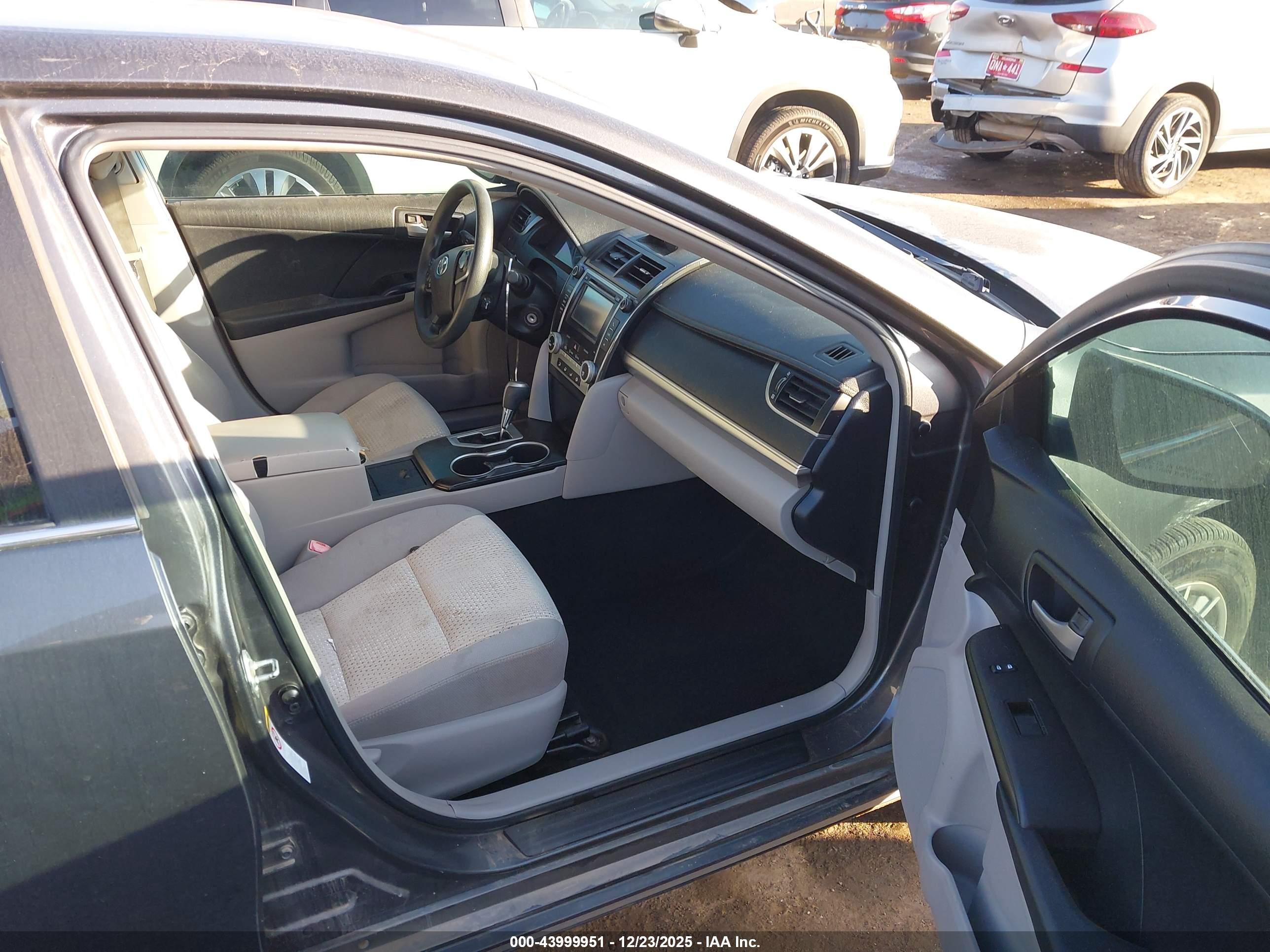 TOYOTA CAMRY image 5