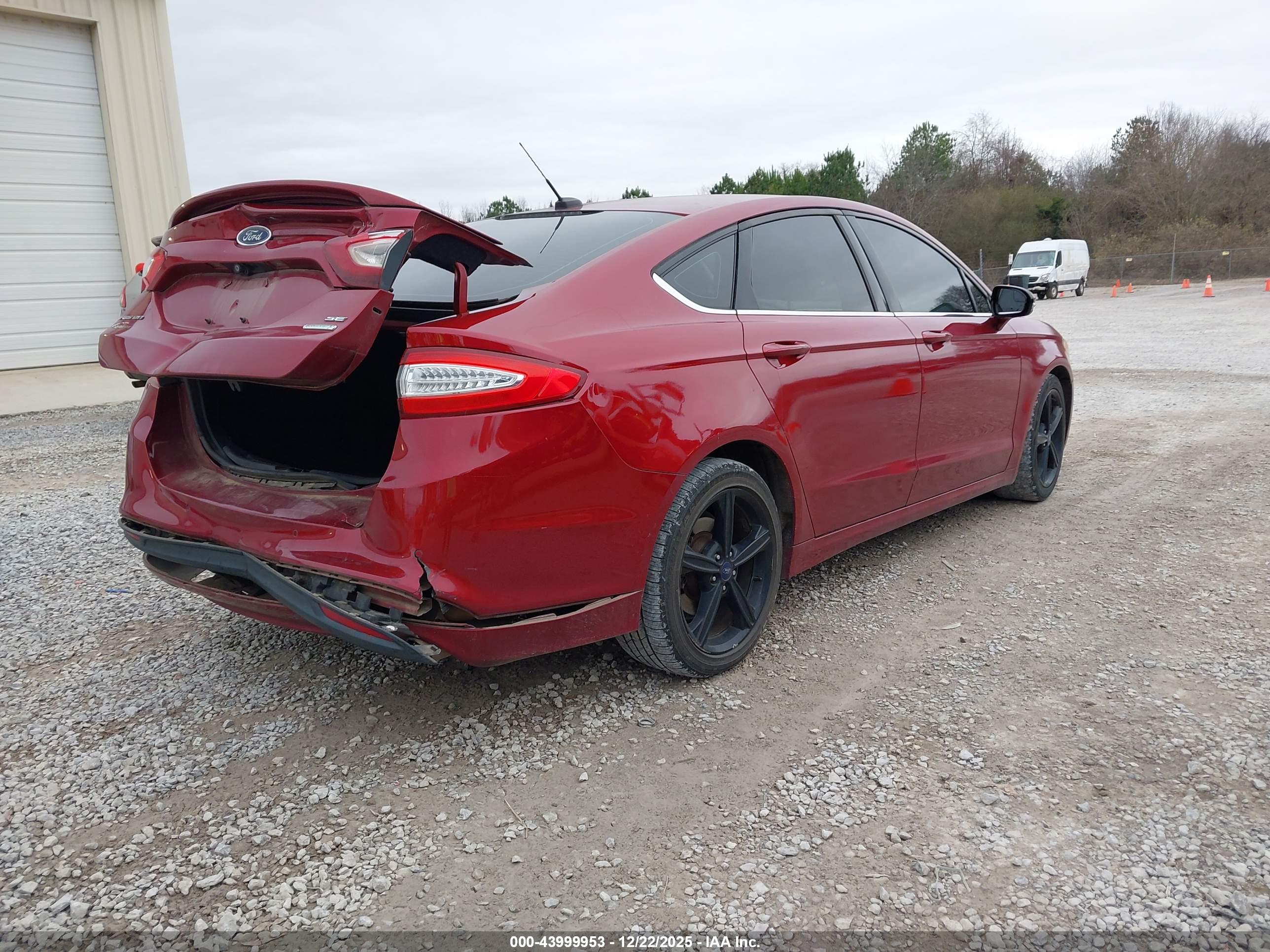 FORD FUSION image 4