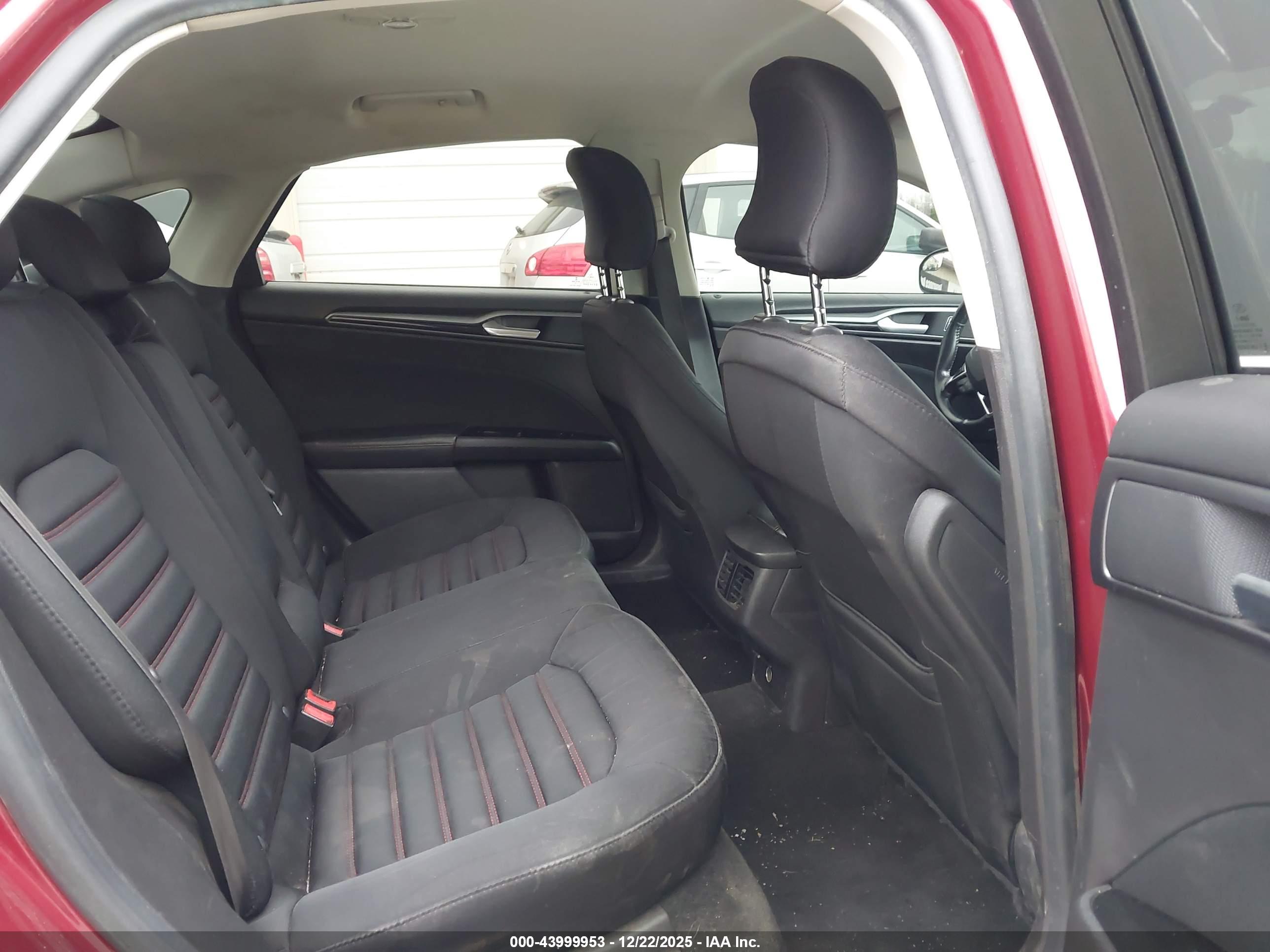 FORD FUSION image 8