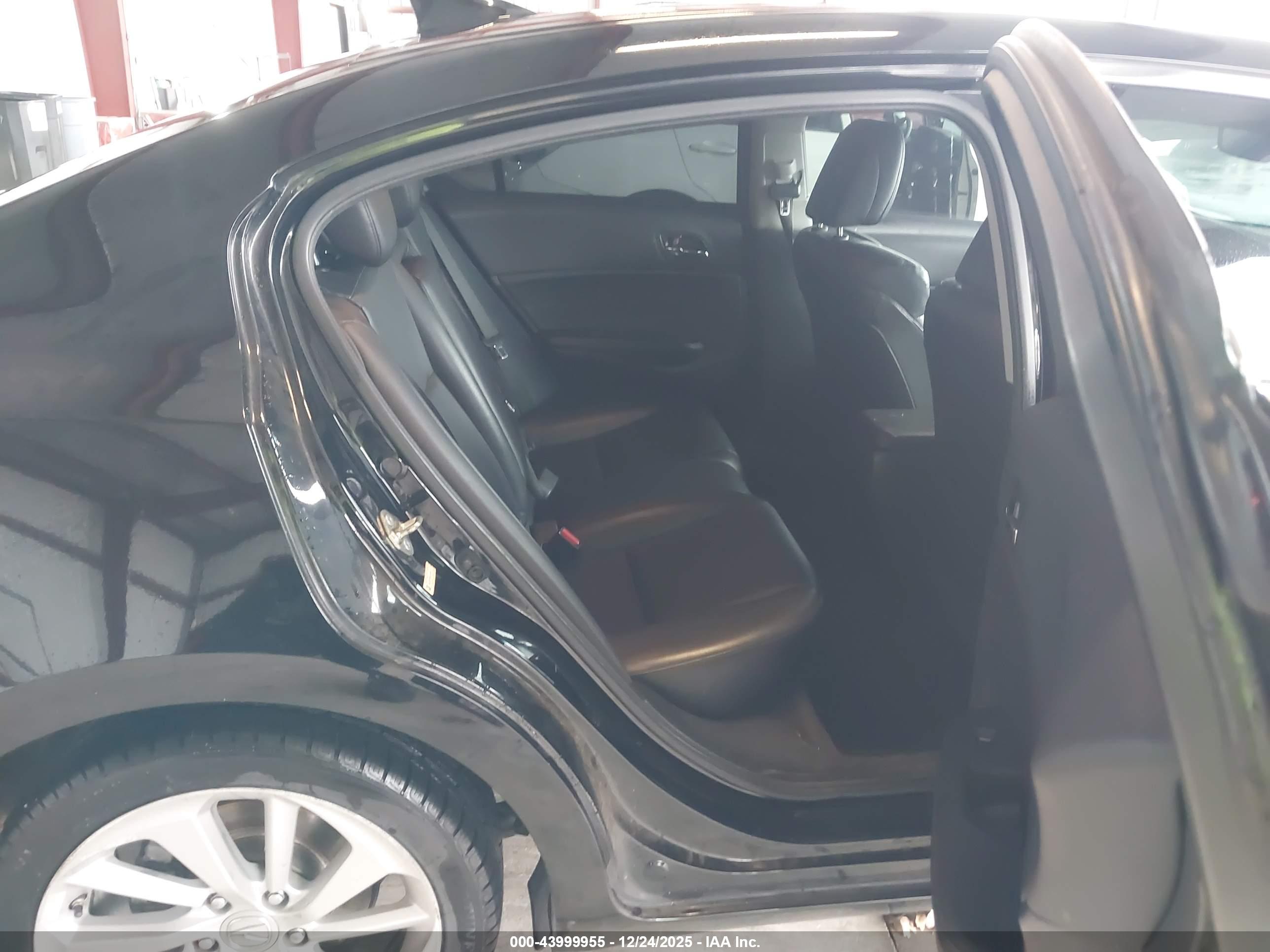 ACURA ILX image 8