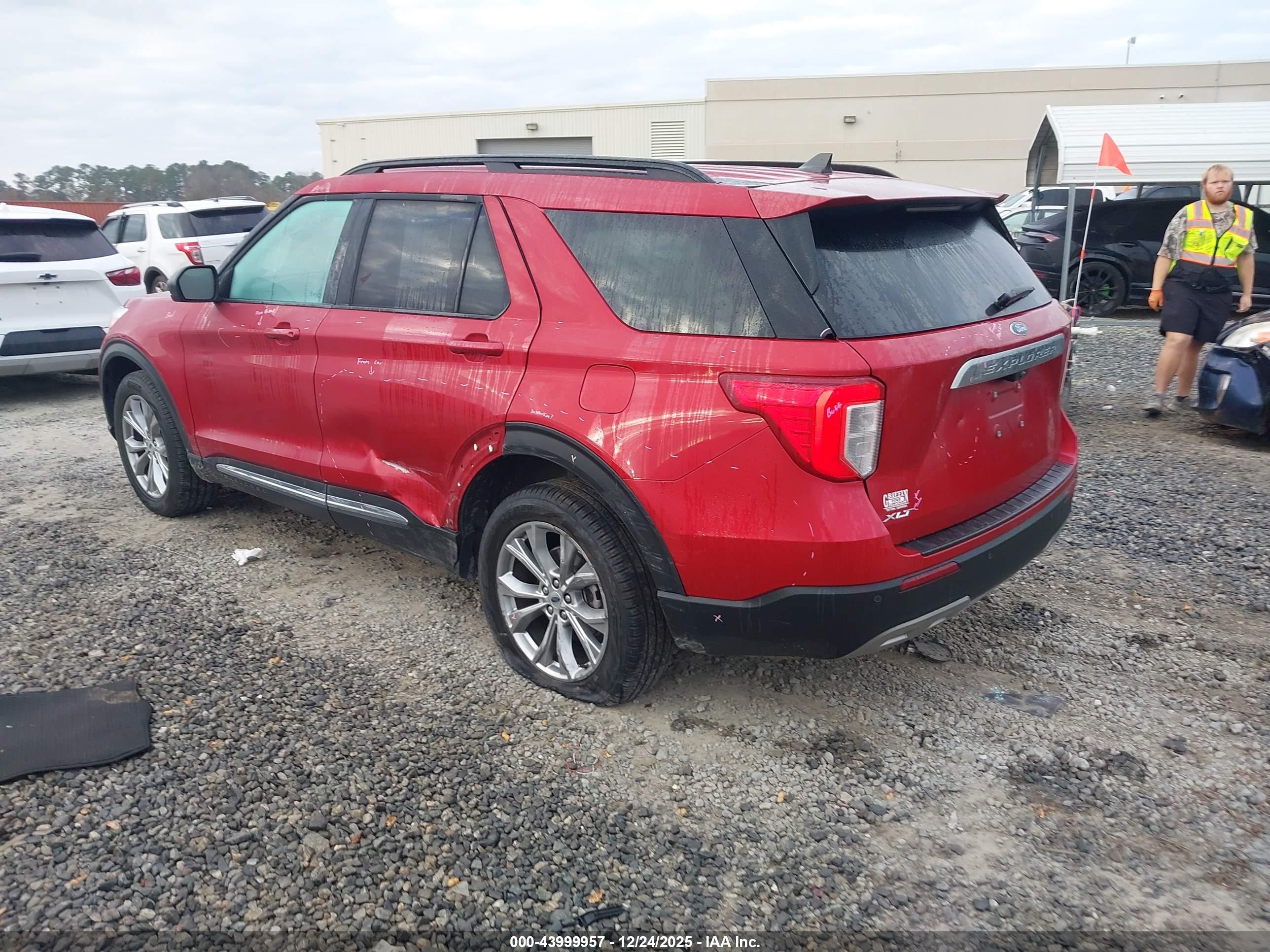 FORD EXPLORER image 3