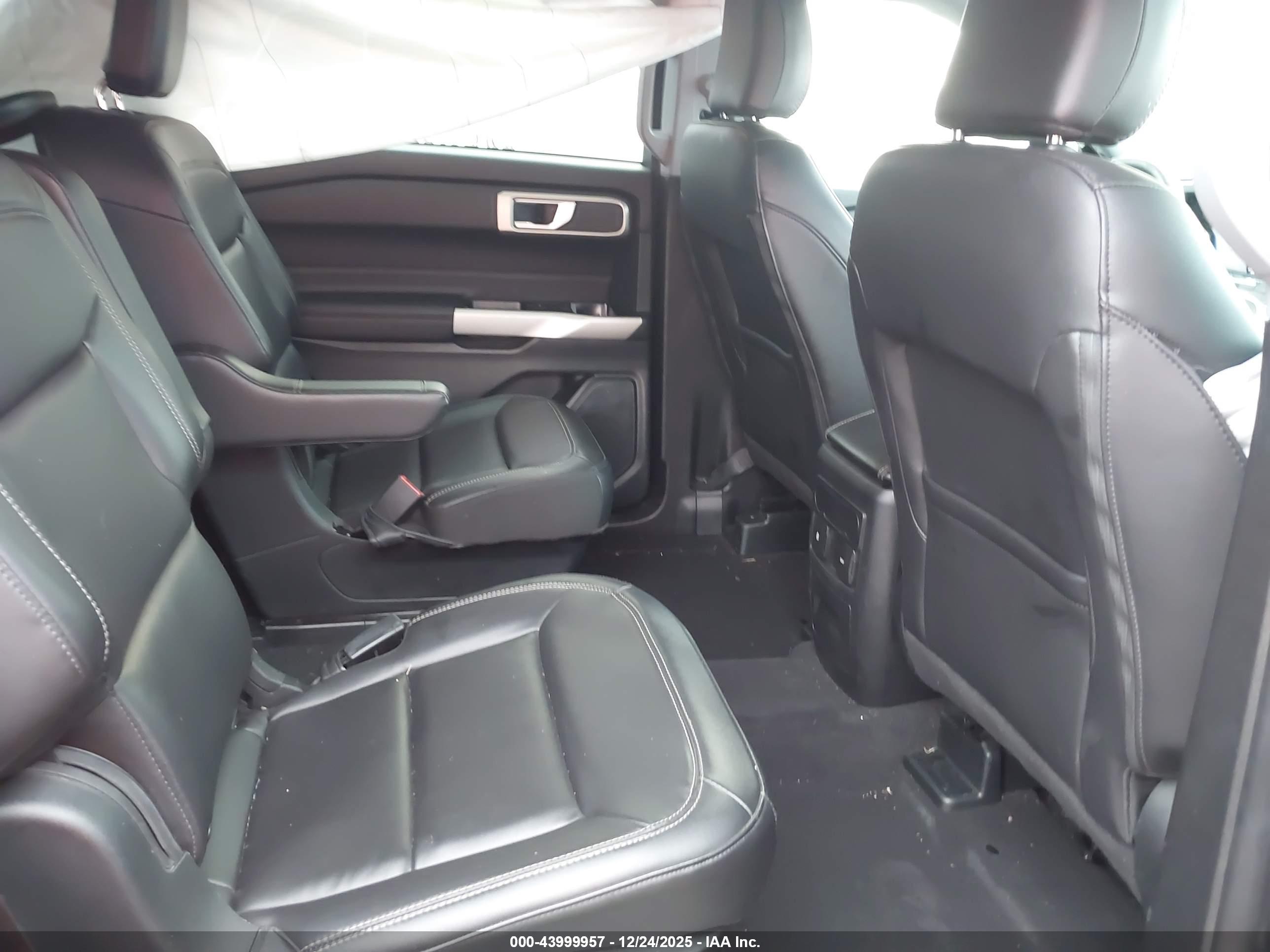 FORD EXPLORER image 8