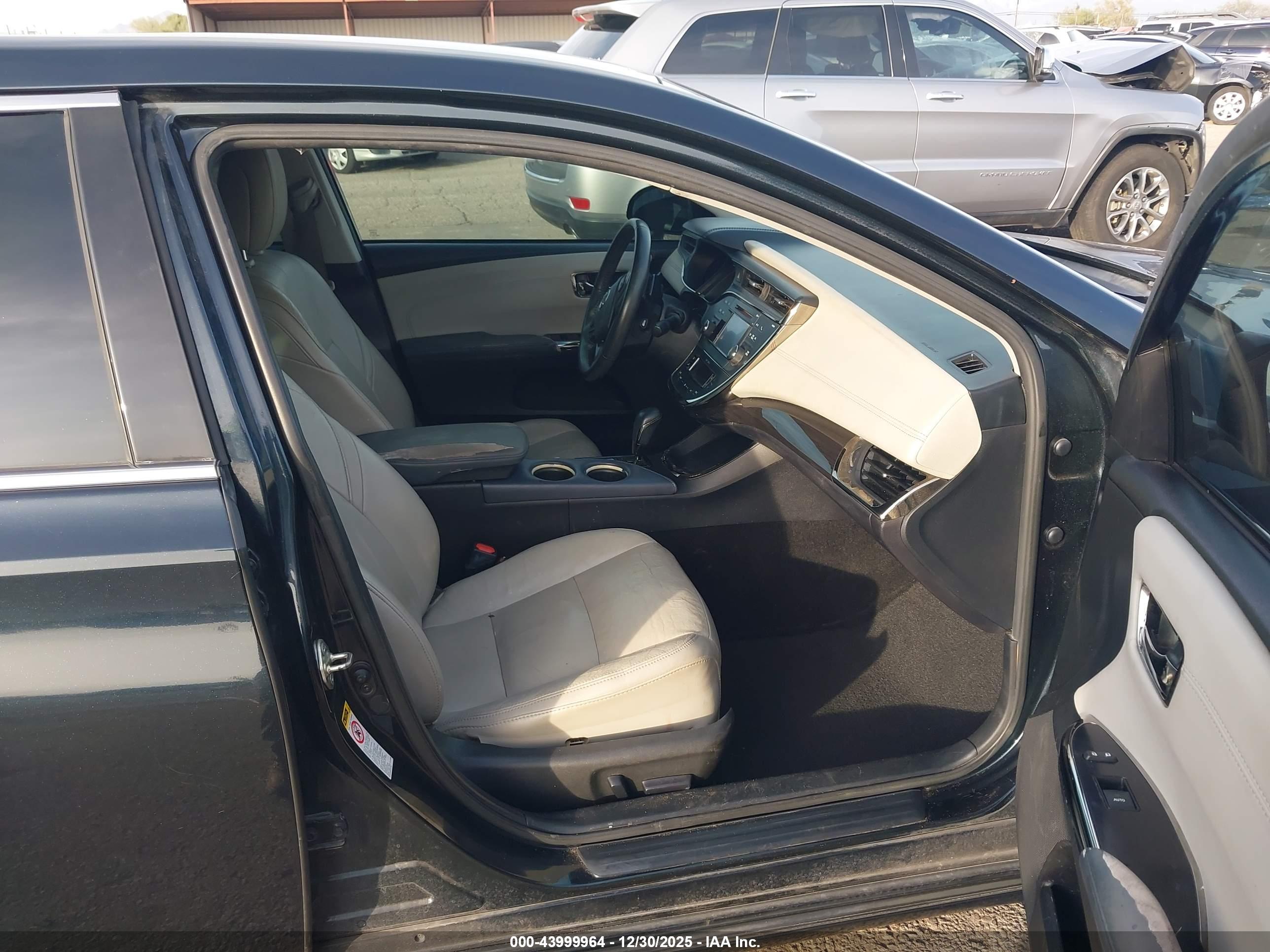 TOYOTA AVALON image 5