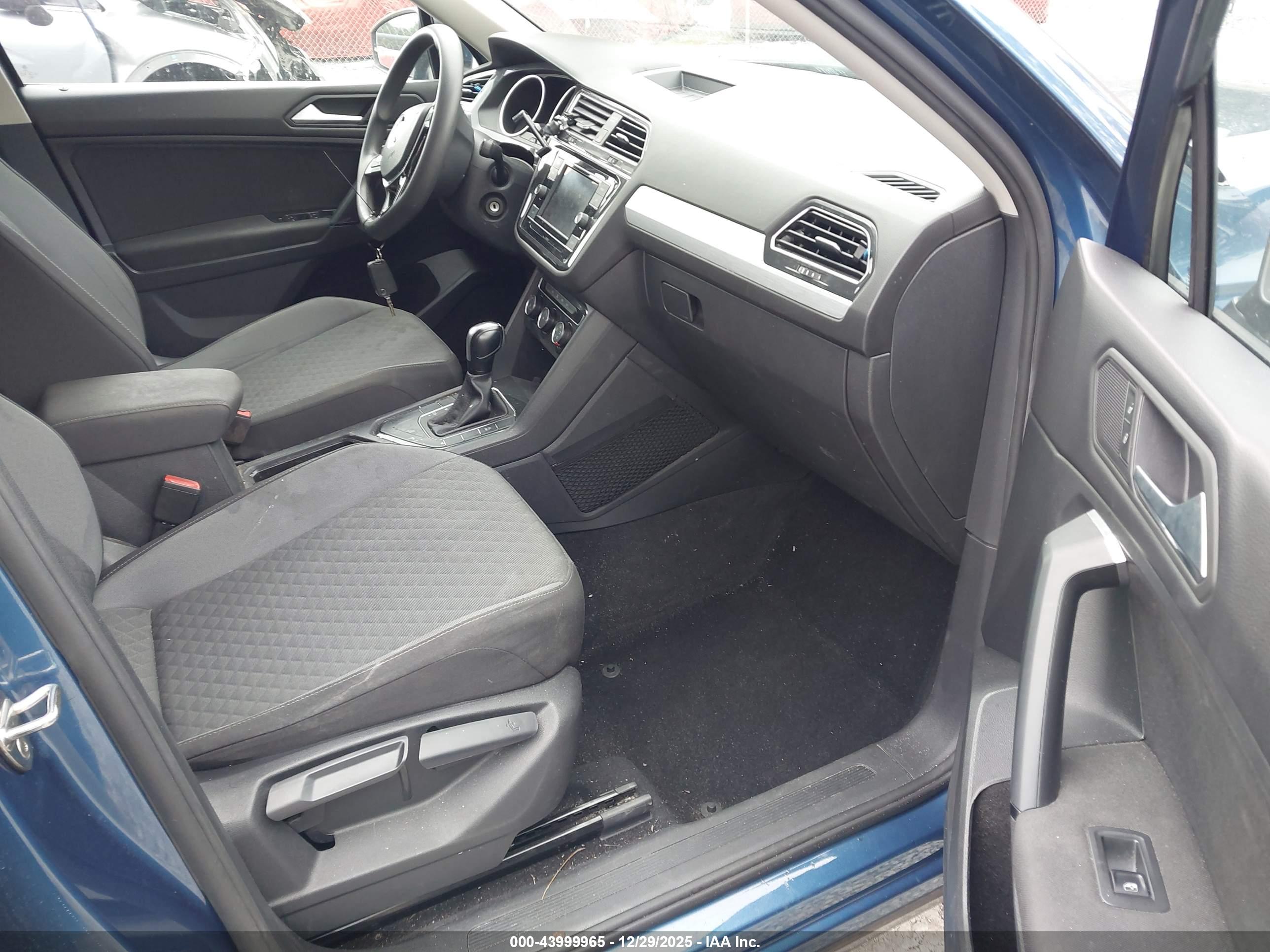 VOLKSWAGEN TIGUAN image 5