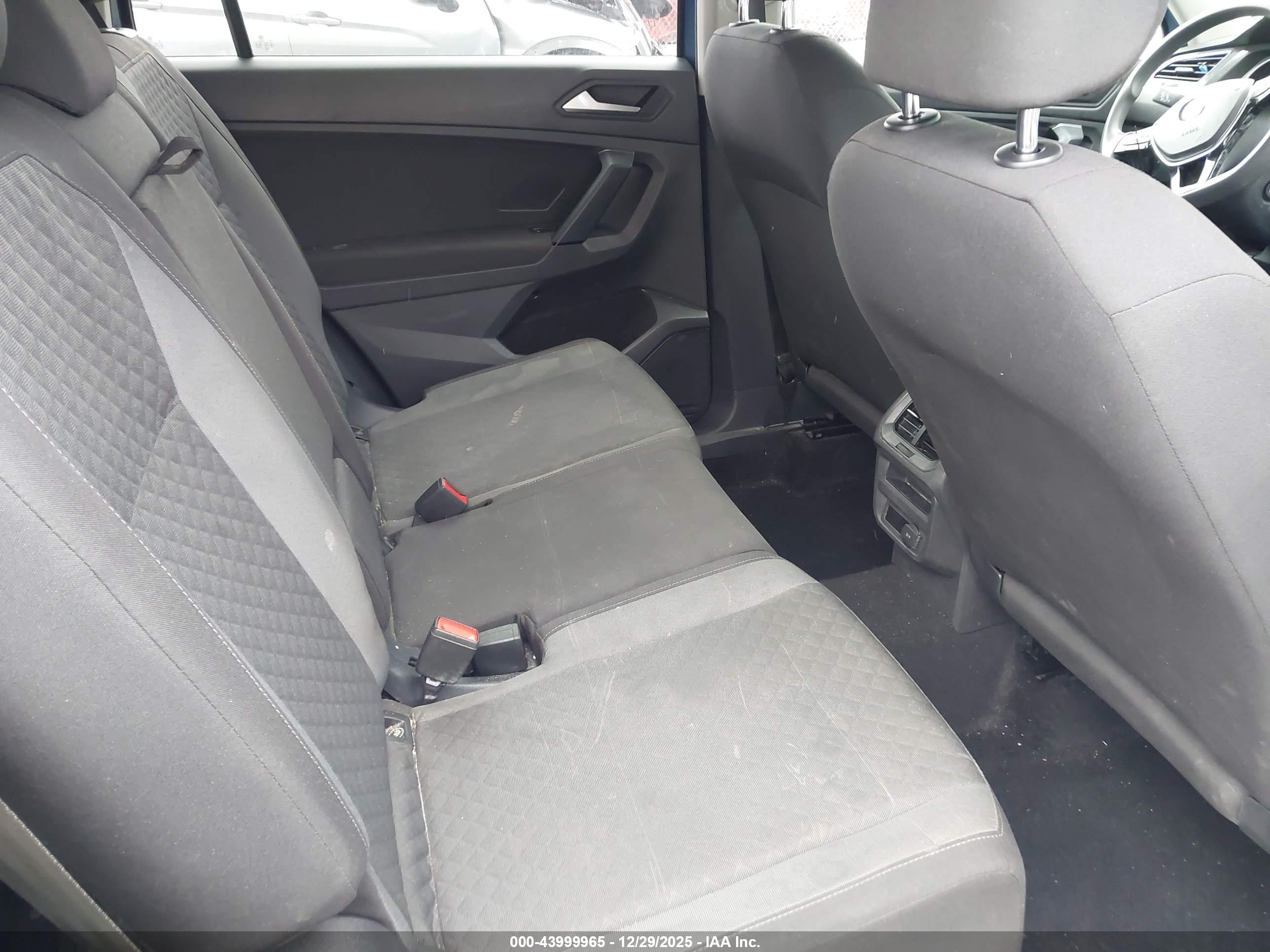 VOLKSWAGEN TIGUAN image 8