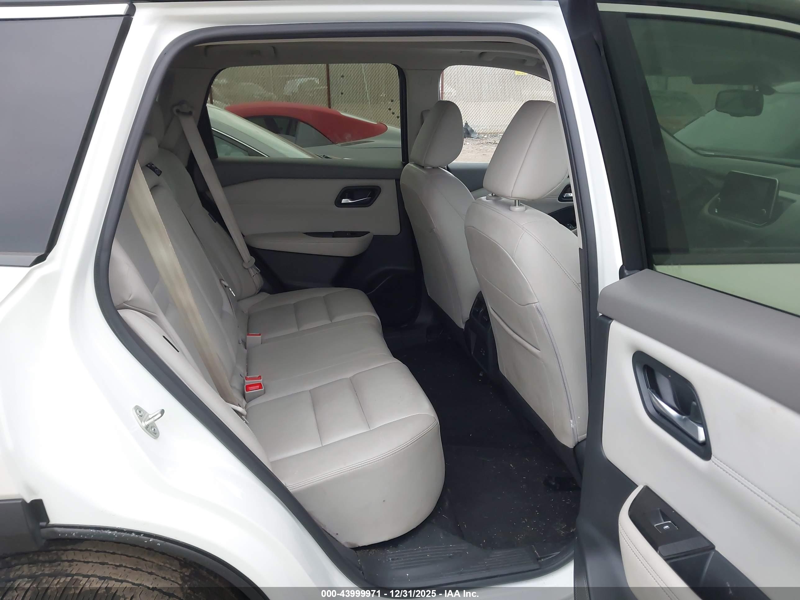 NISSAN ROGUE image 8