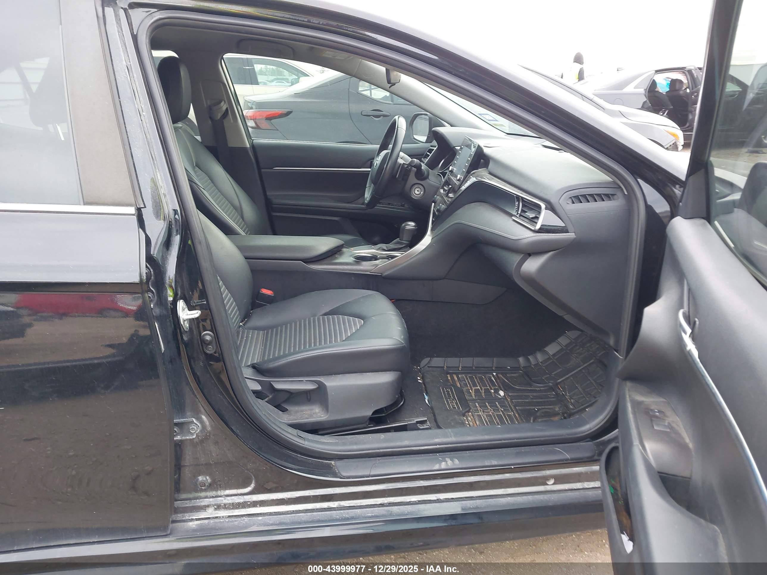 TOYOTA CAMRY image 5