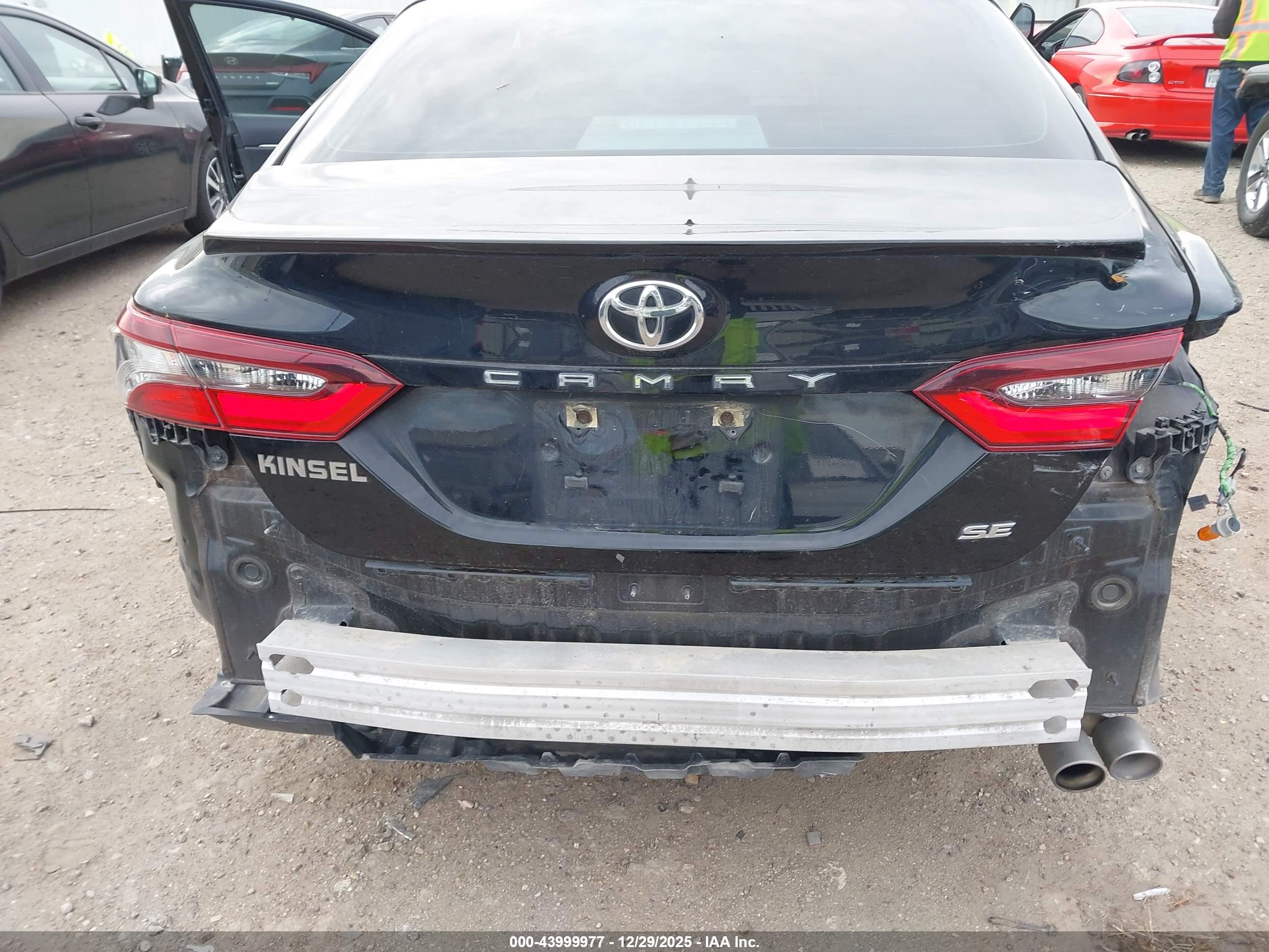 TOYOTA CAMRY image 6