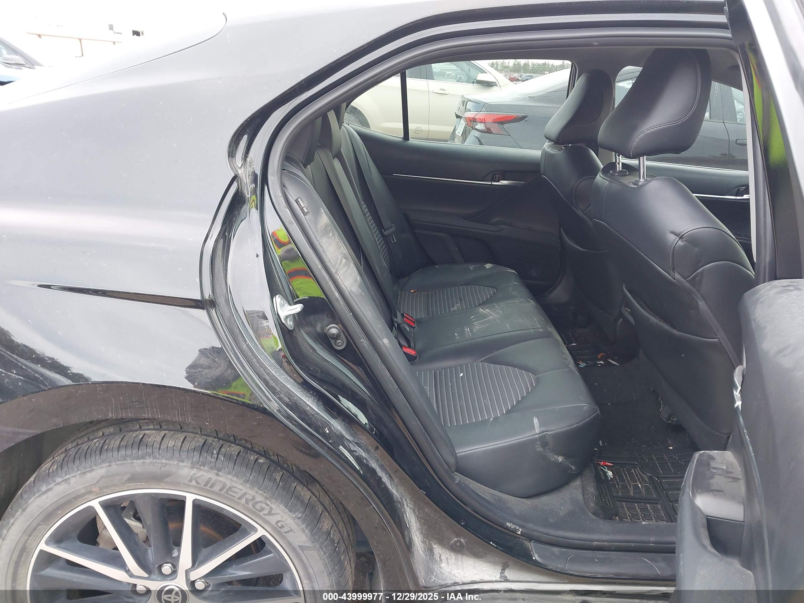 TOYOTA CAMRY image 8