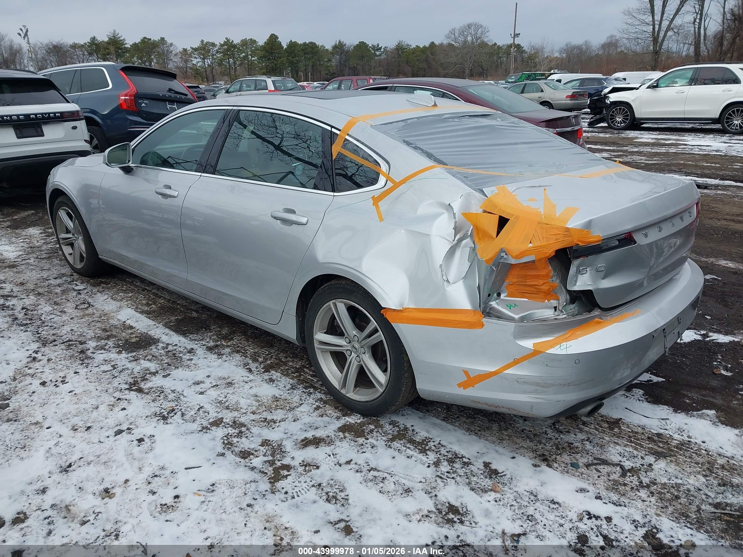 VOLVO S90 image 3