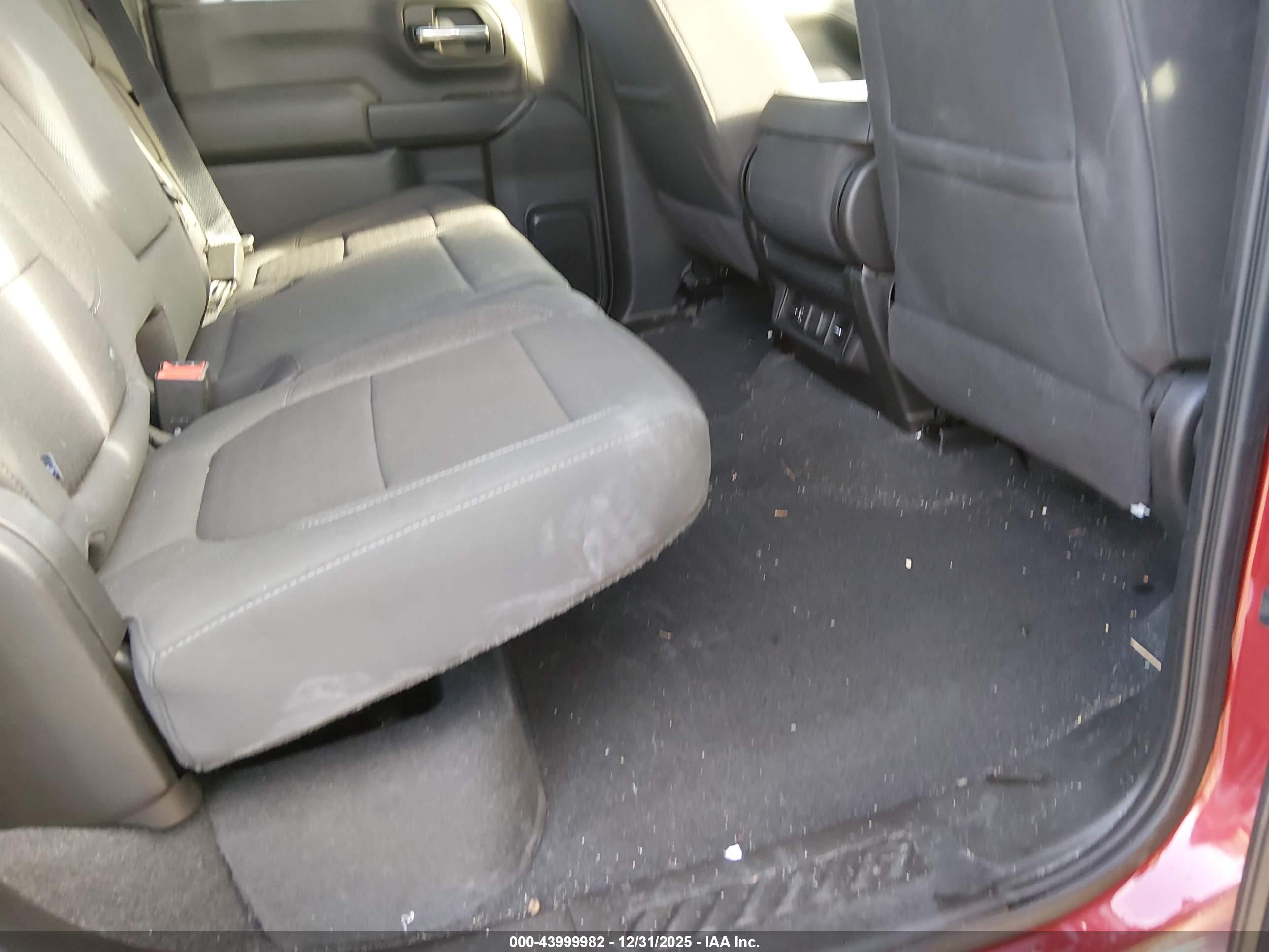 CHEVROLET SILVERADO image 8