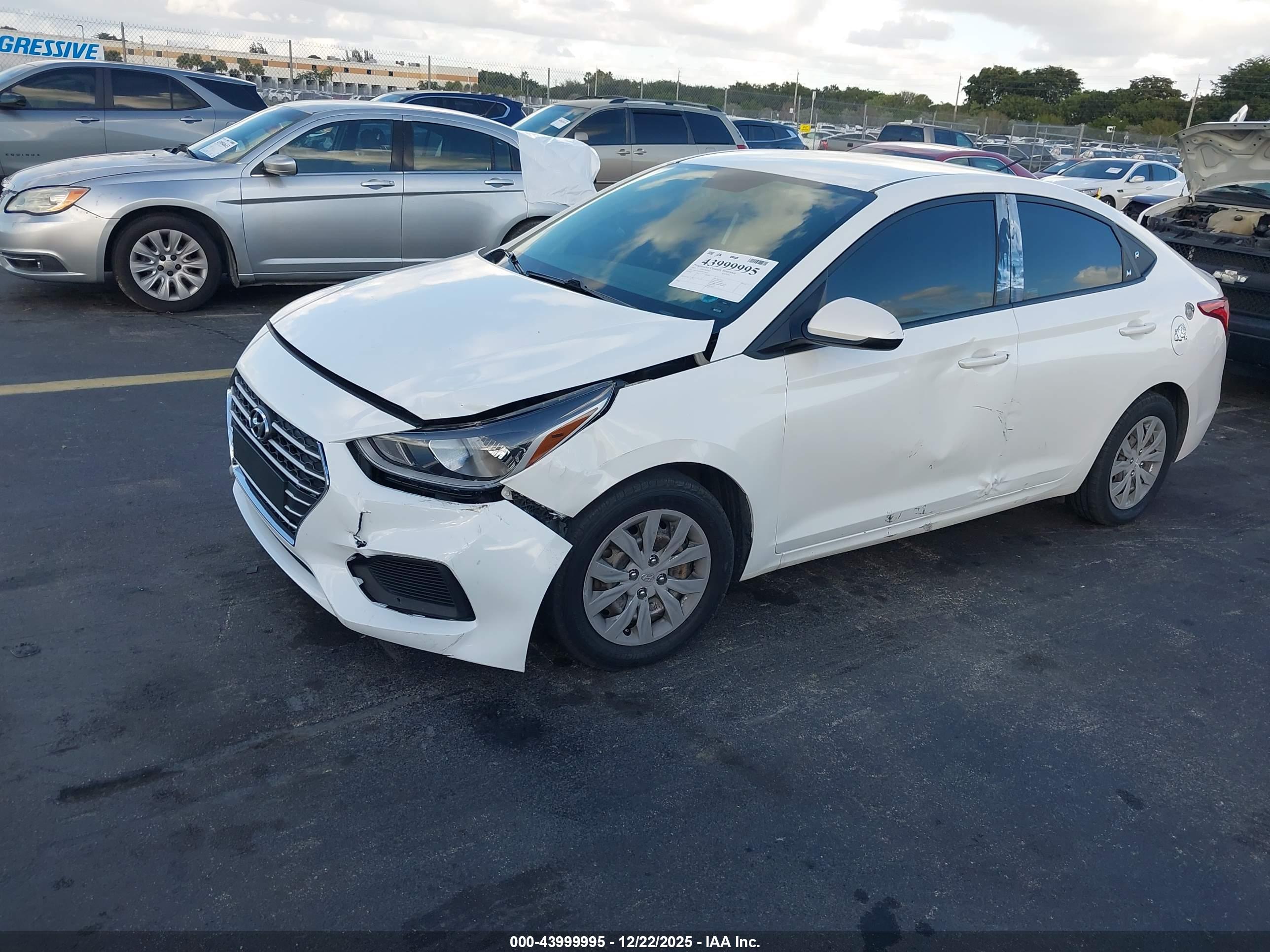 HYUNDAI ACCENT image 2