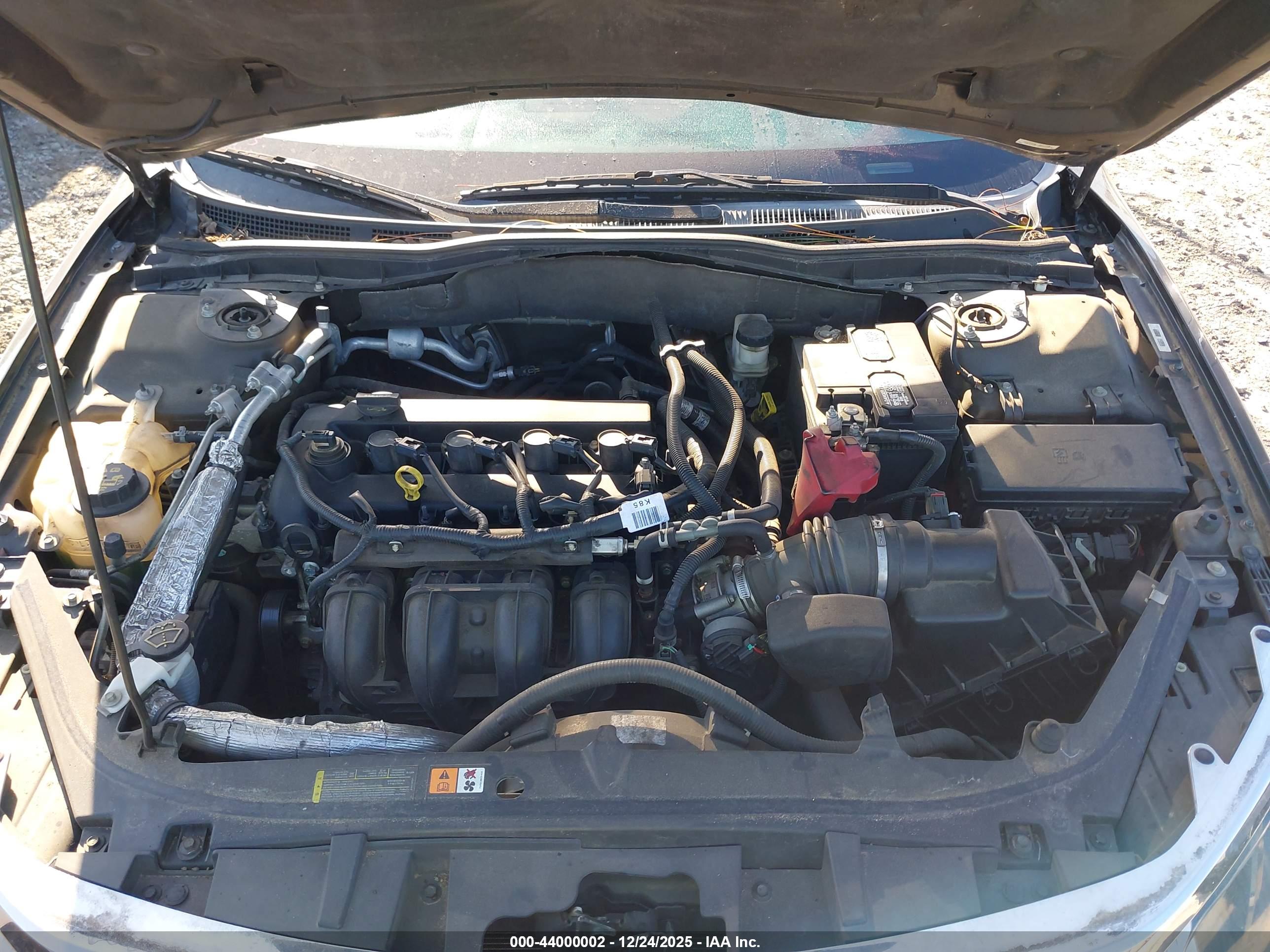 FORD FUSION image 10
