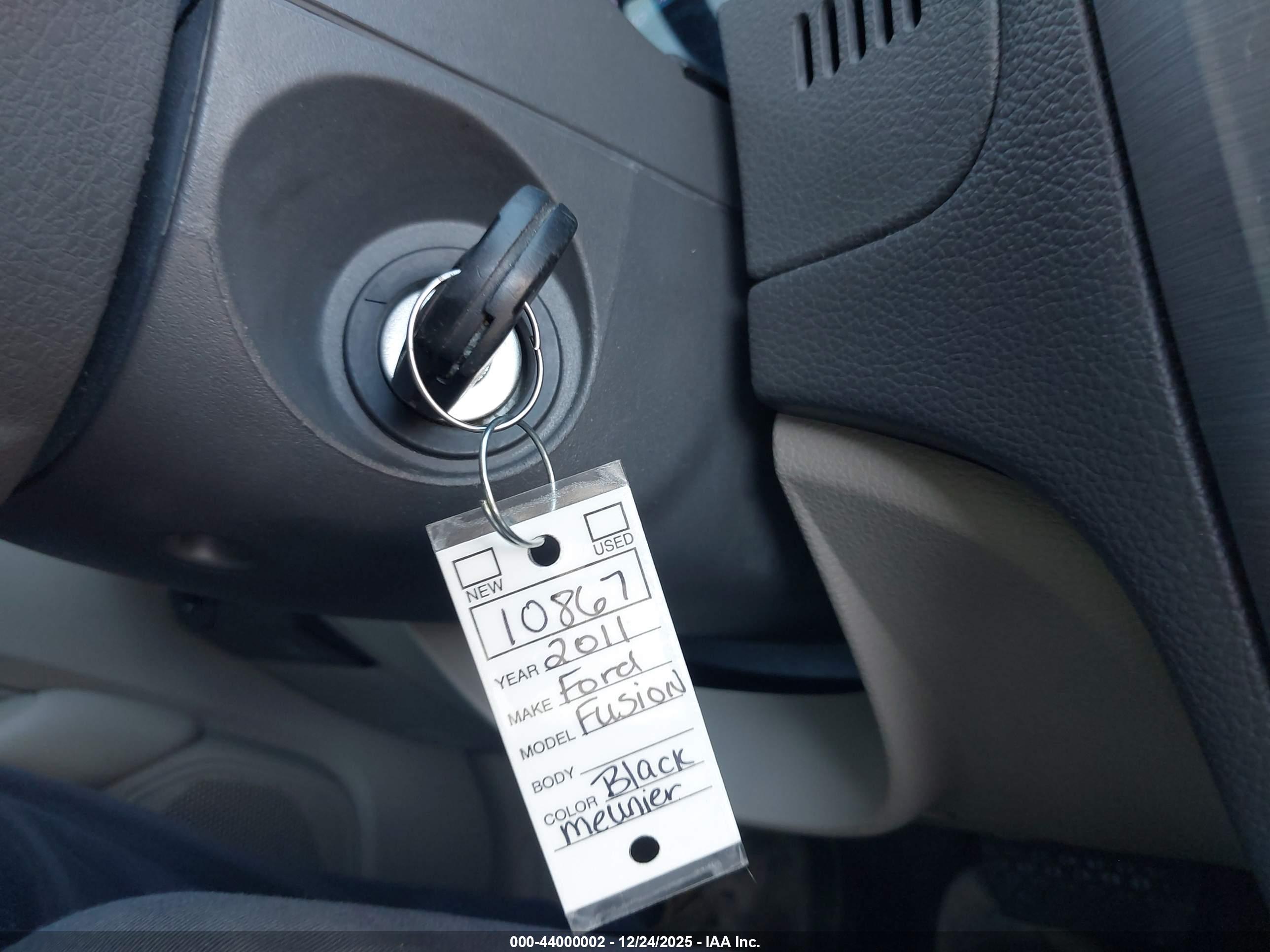 FORD FUSION image 11