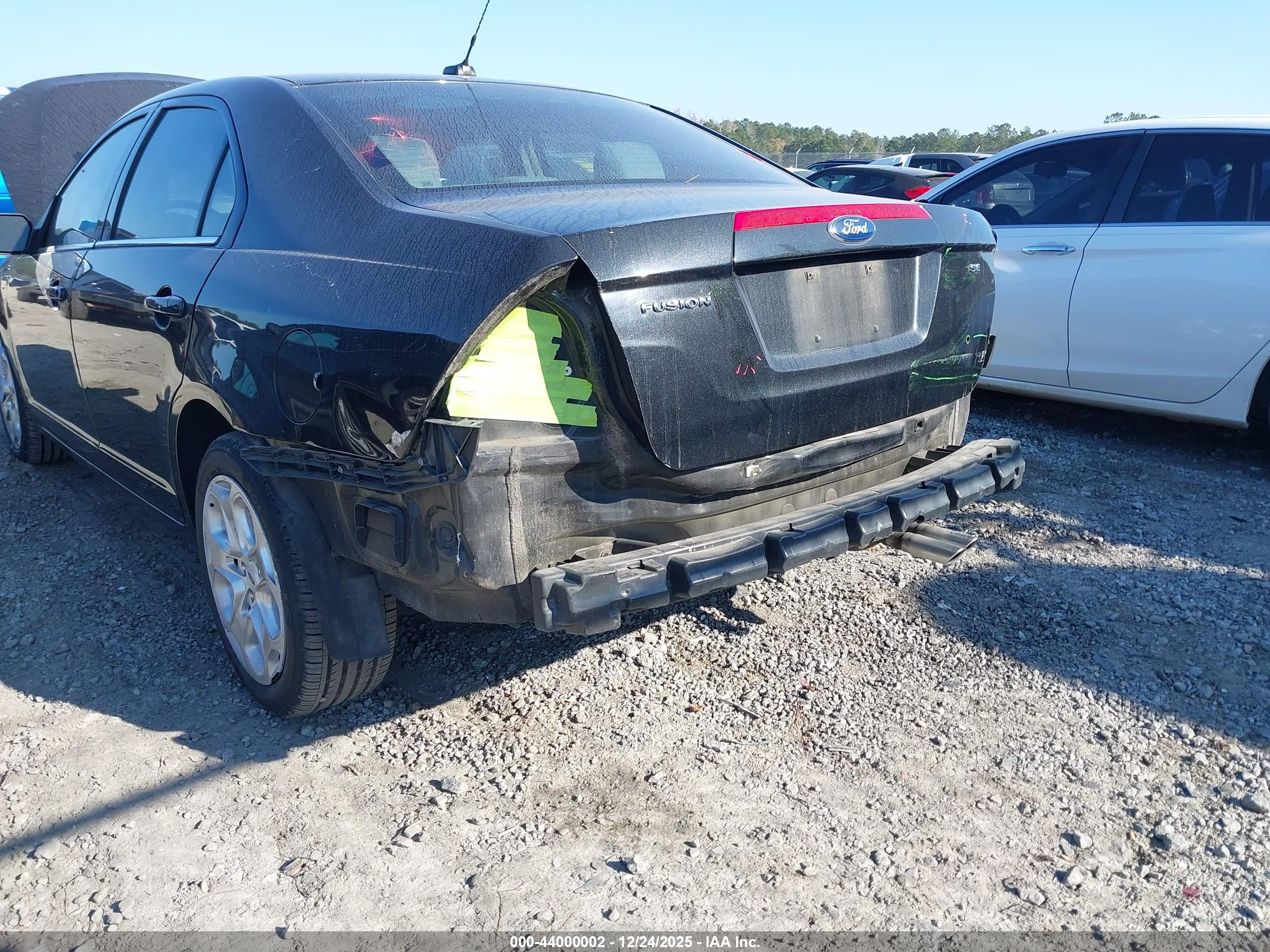 FORD FUSION image 6