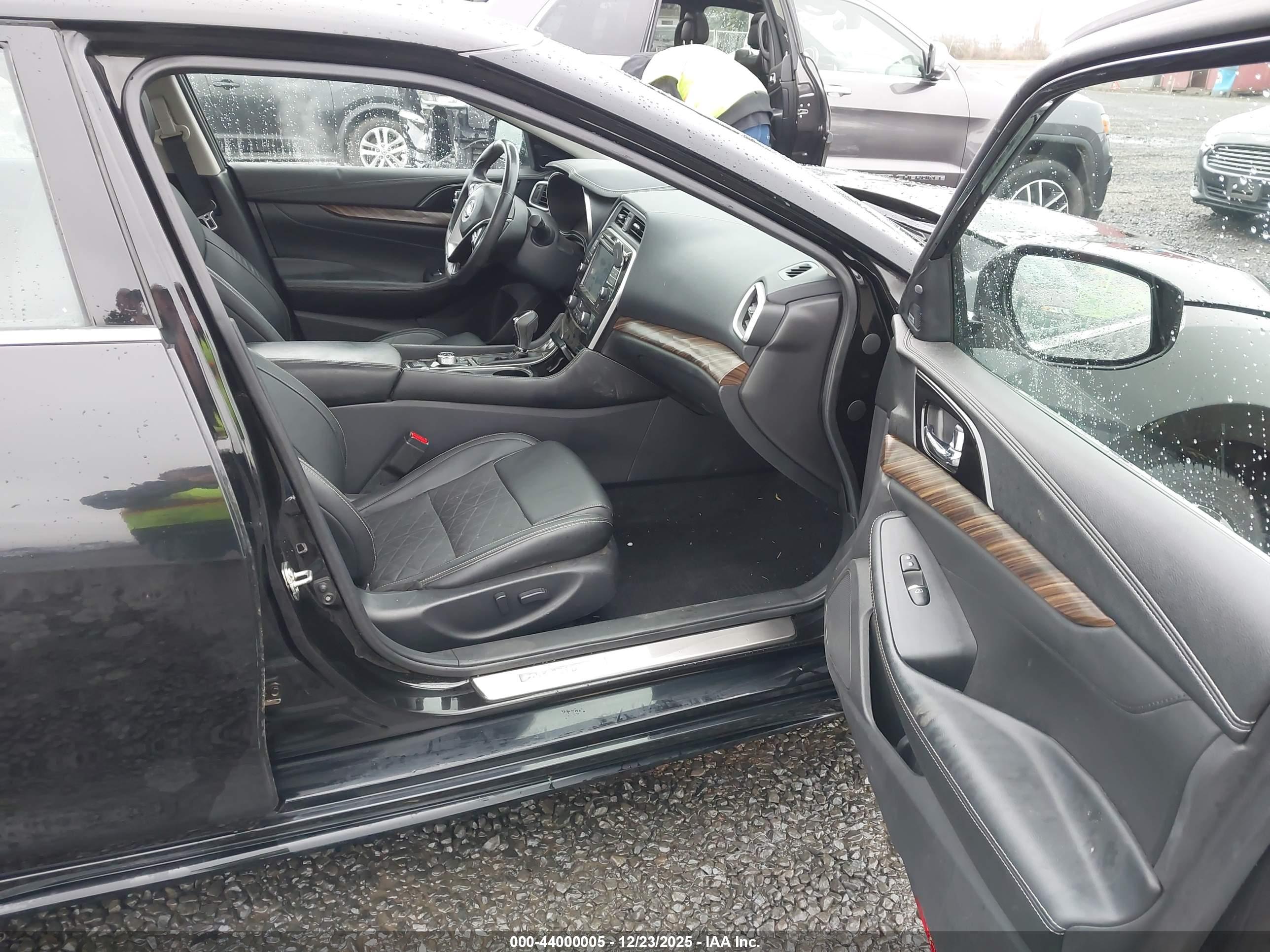 NISSAN MAXIMA image 5
