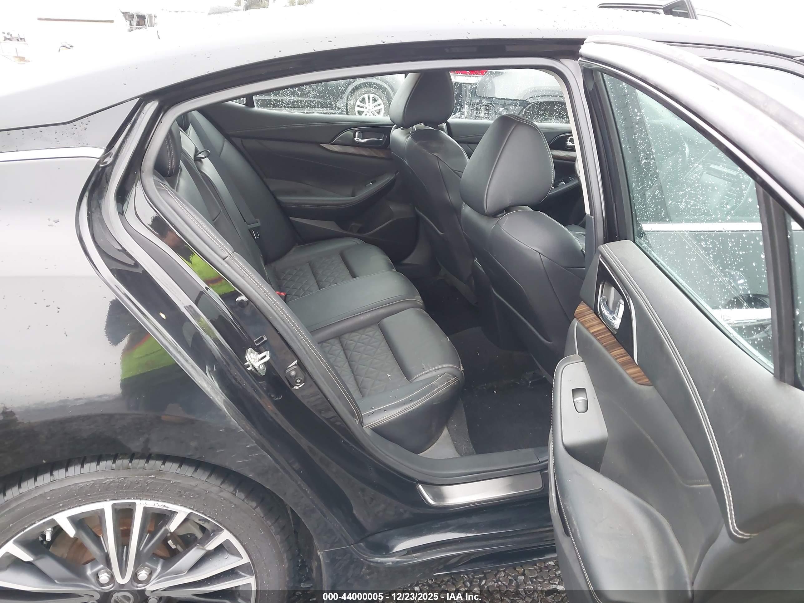 NISSAN MAXIMA image 8