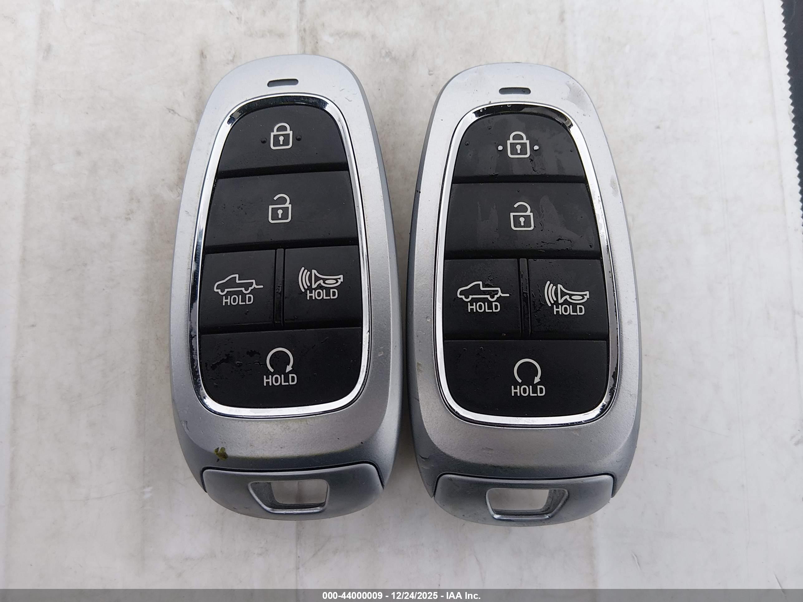HYUNDAI SANTA image 11