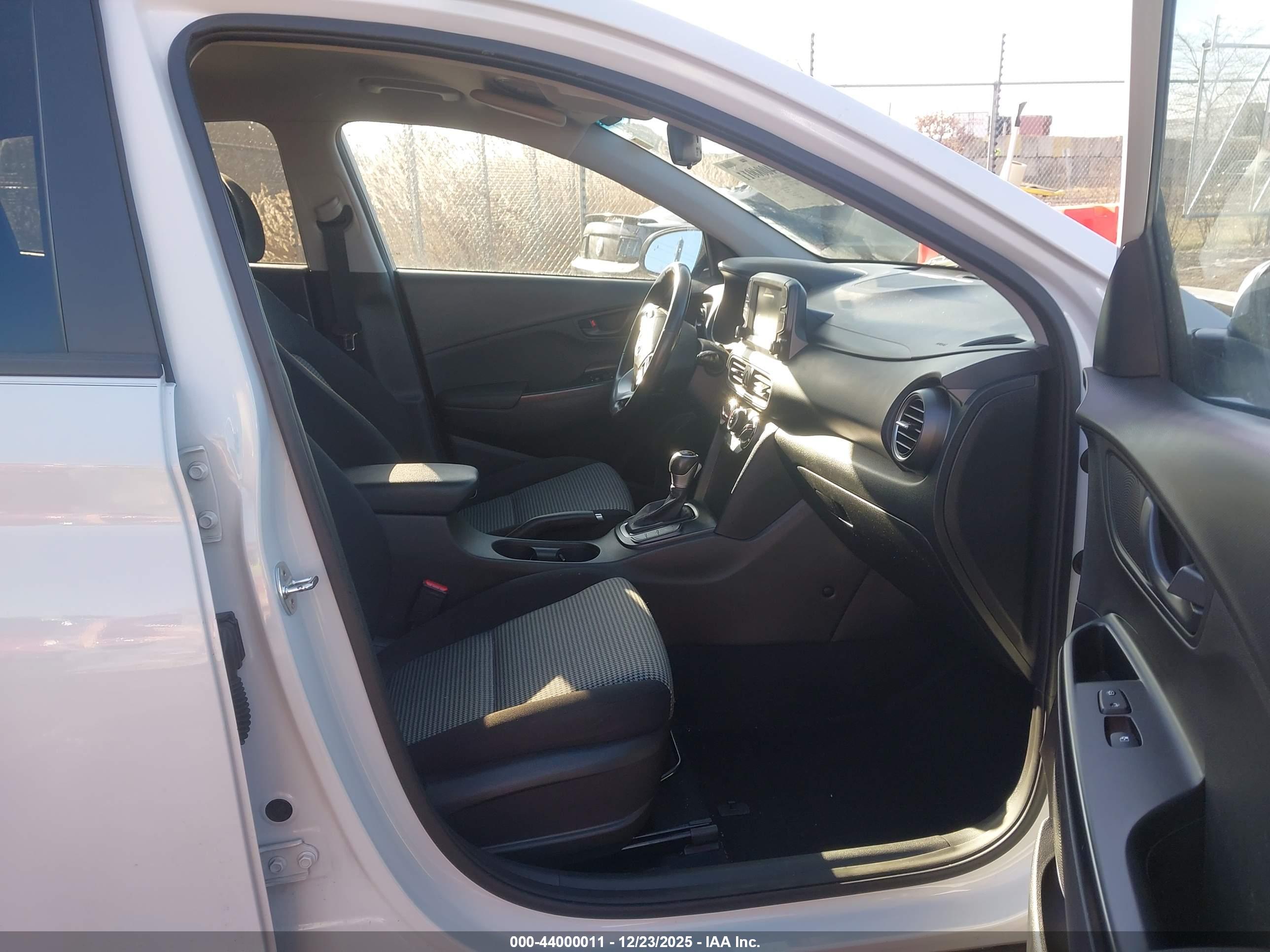 HYUNDAI KONA image 5