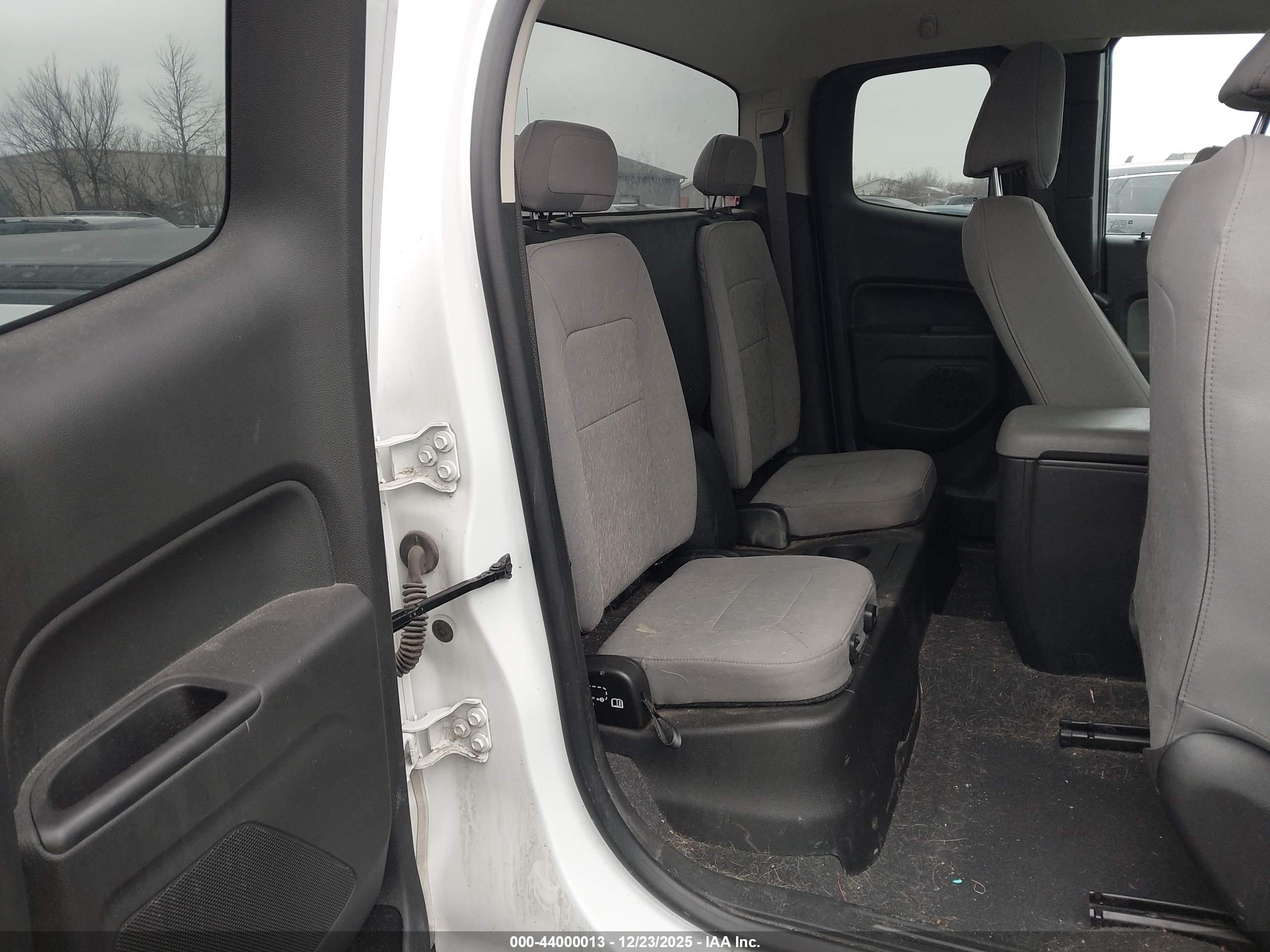 CHEVROLET COLORADO image 8