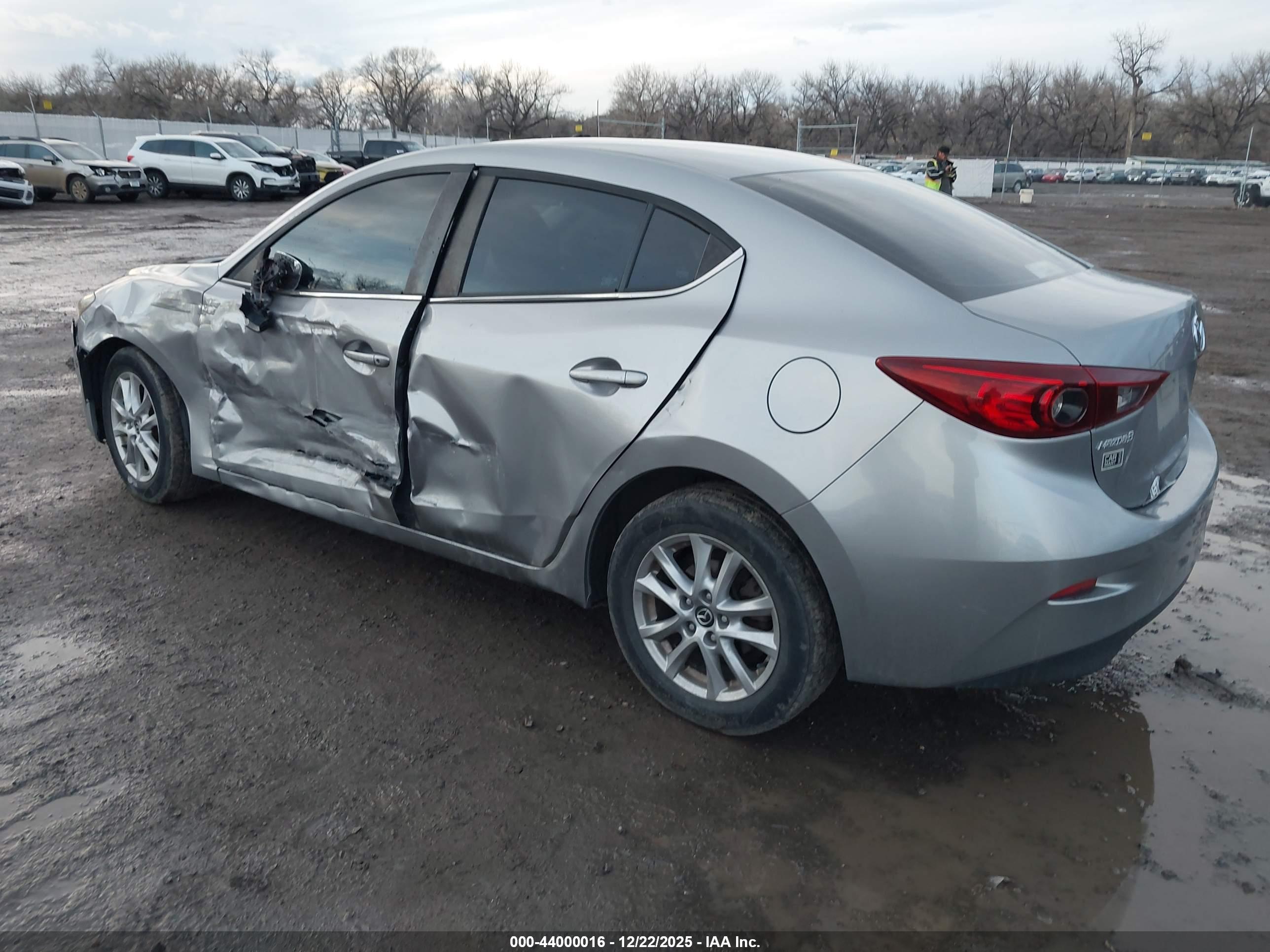 MAZDA MAZDA3 image 3