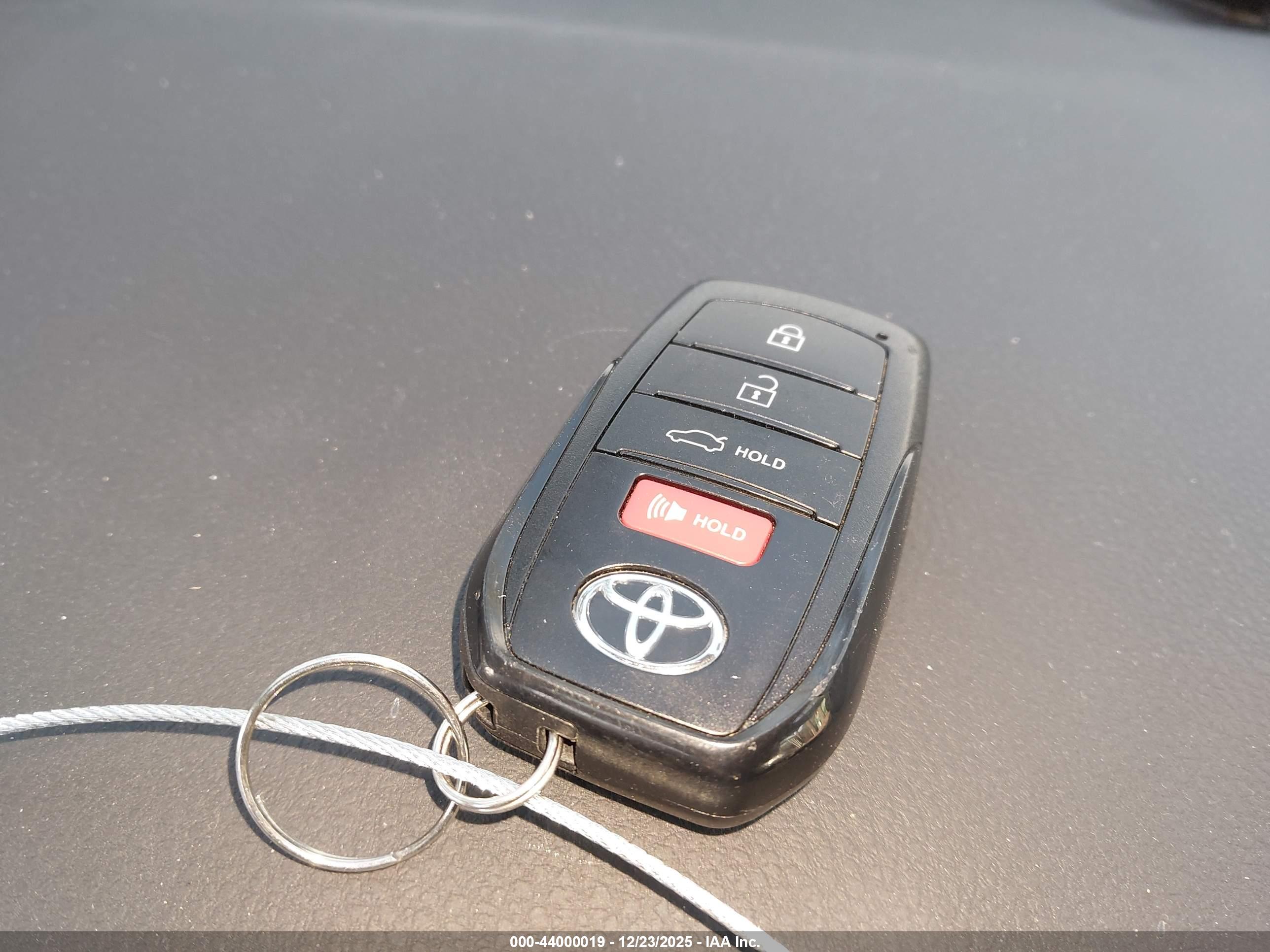 TOYOTA CAMRY image 11