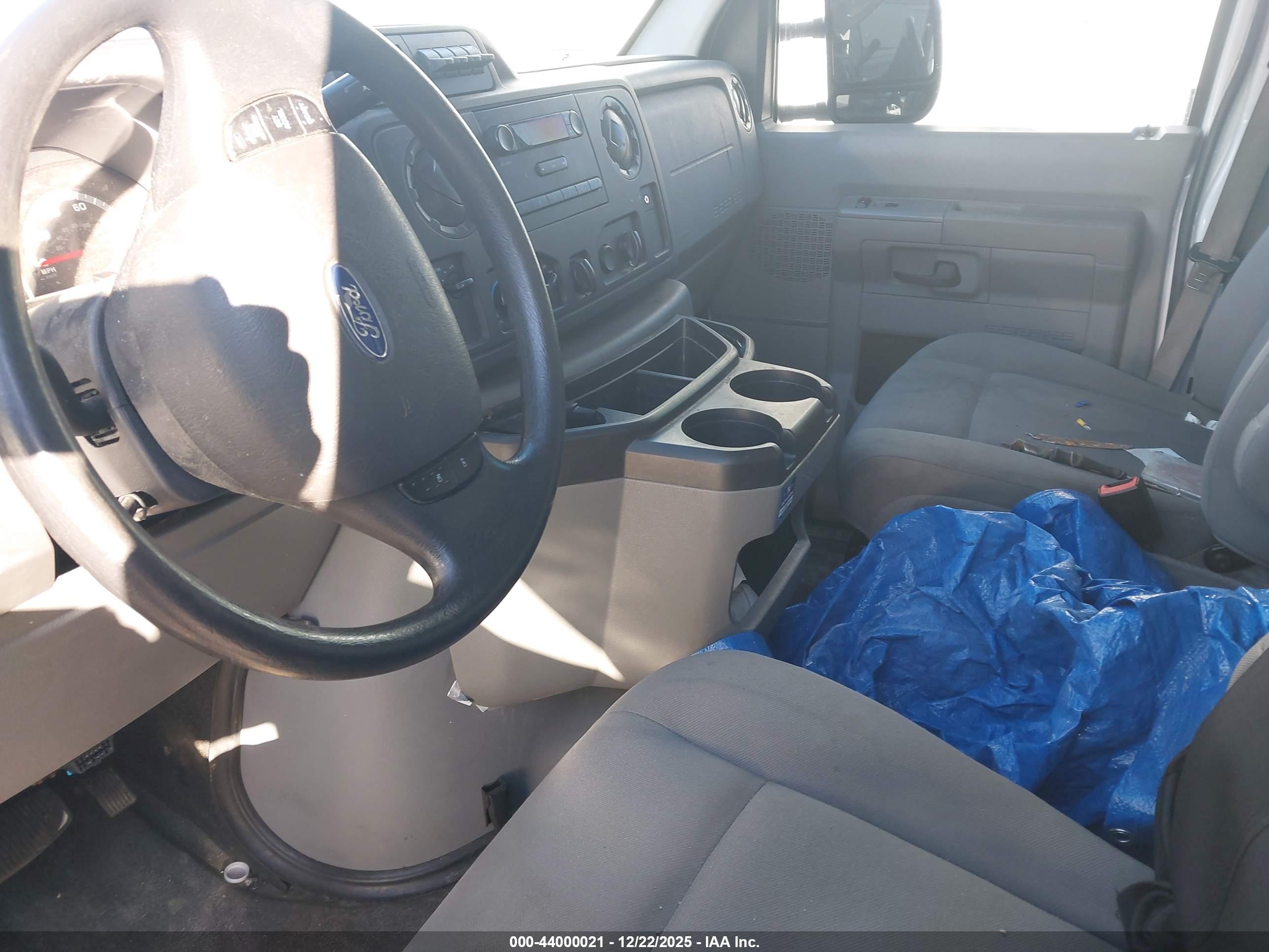 FORD E-350 image 8