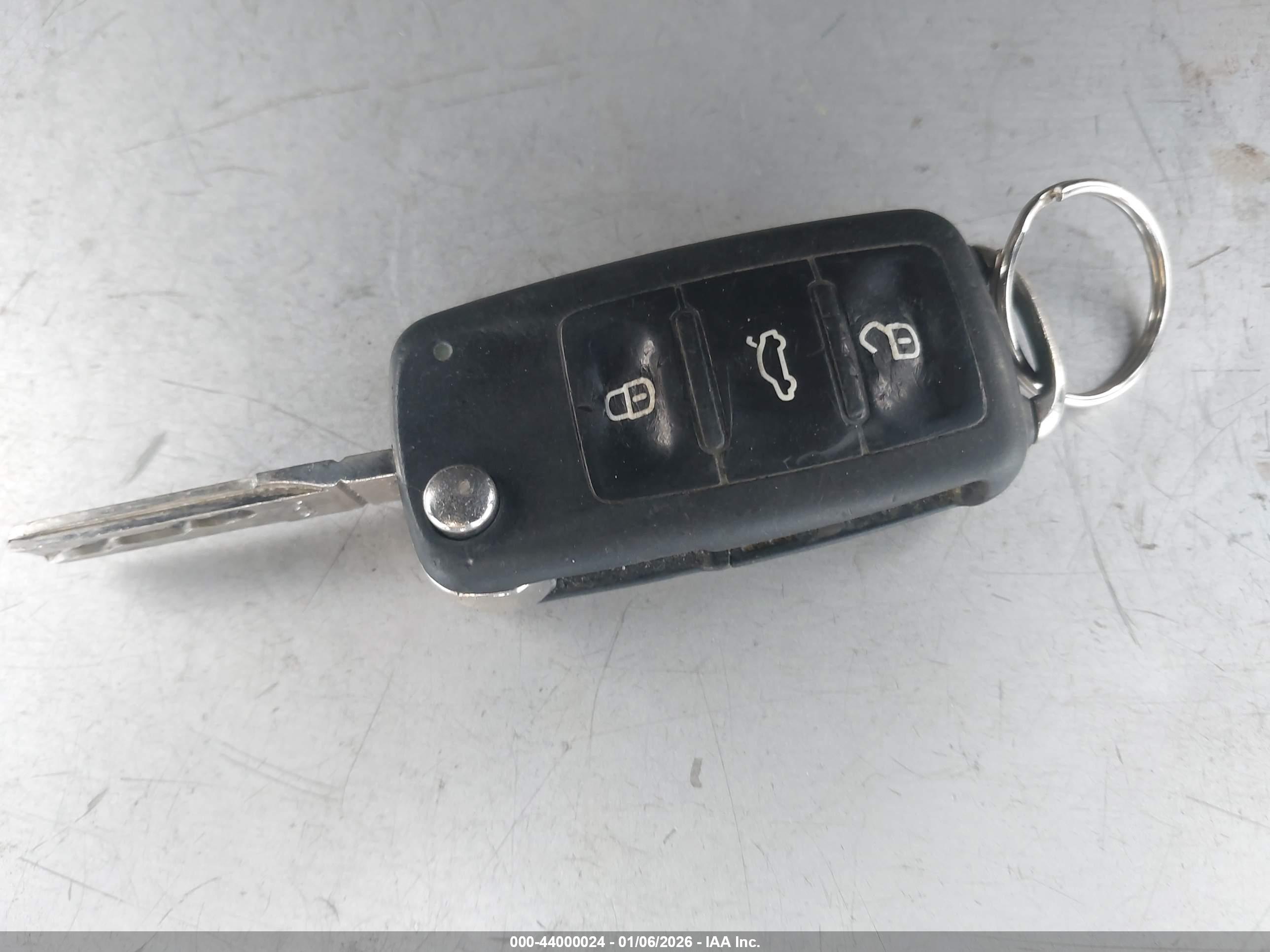 VOLKSWAGEN BEETLE image 11