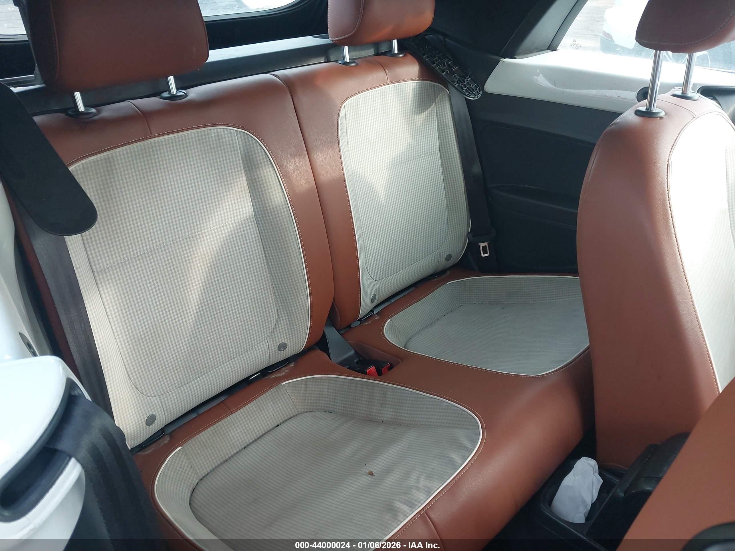 VOLKSWAGEN BEETLE image 8