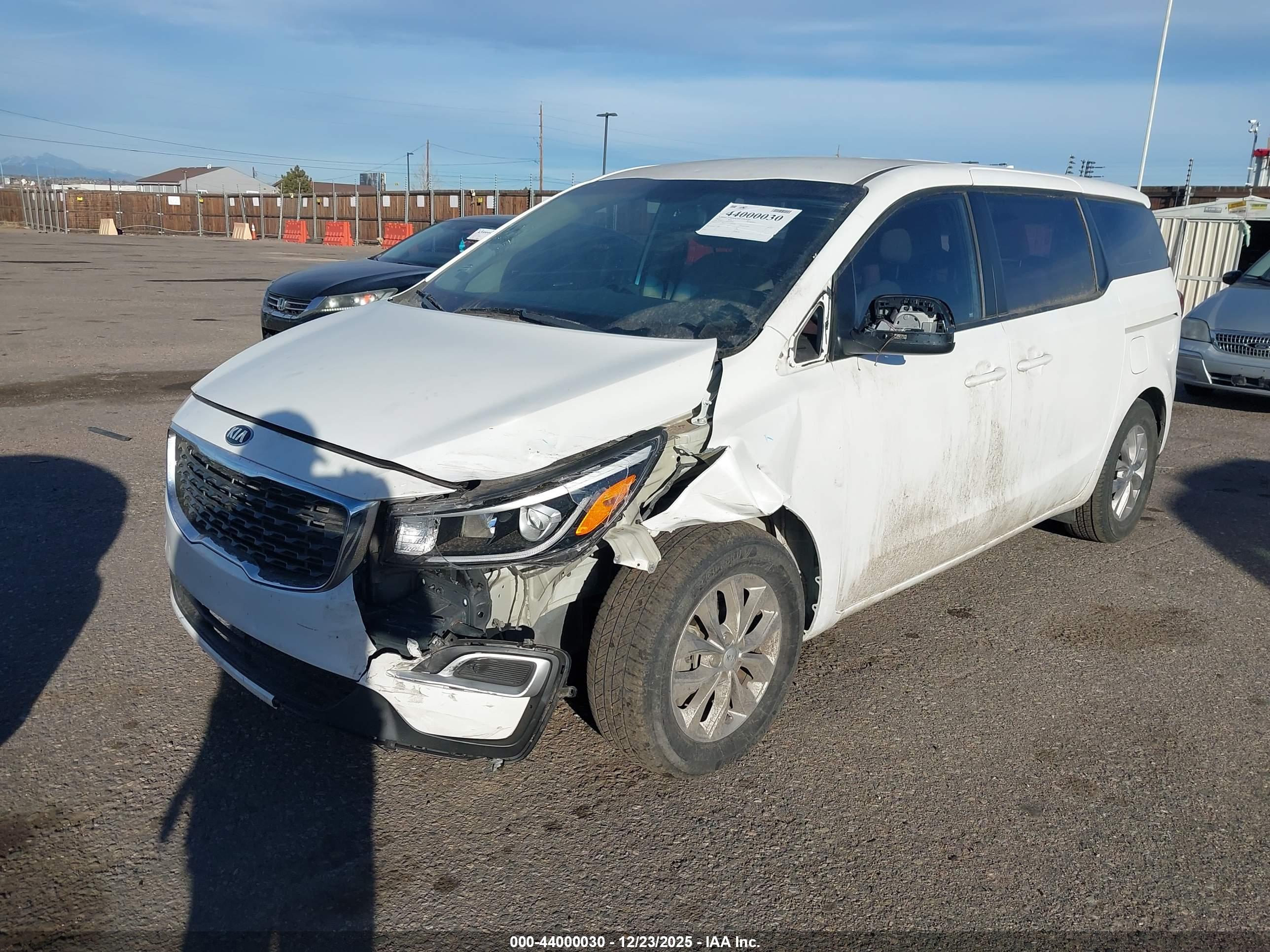 KIA SEDONA image 2