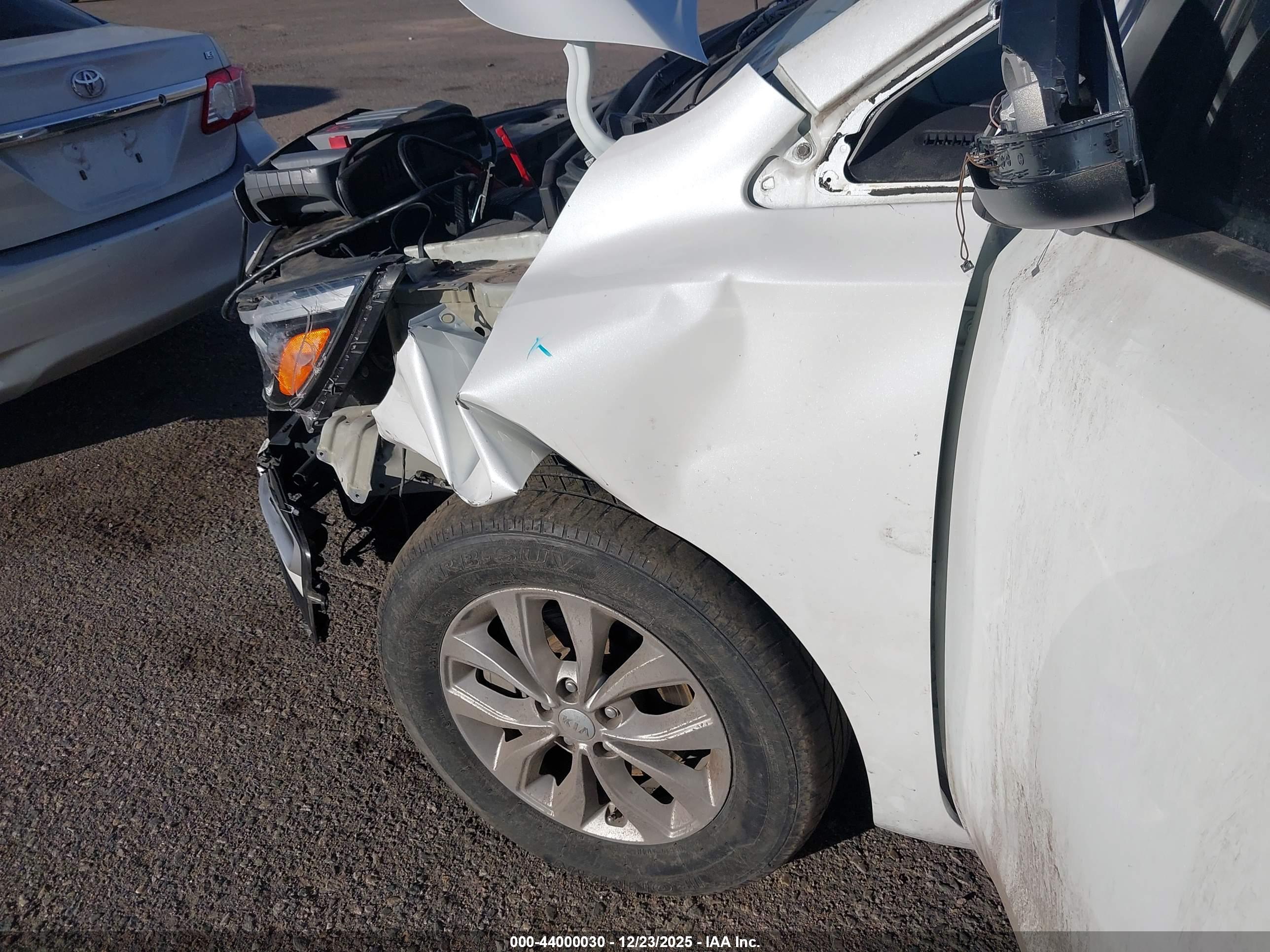 KIA SEDONA image 6